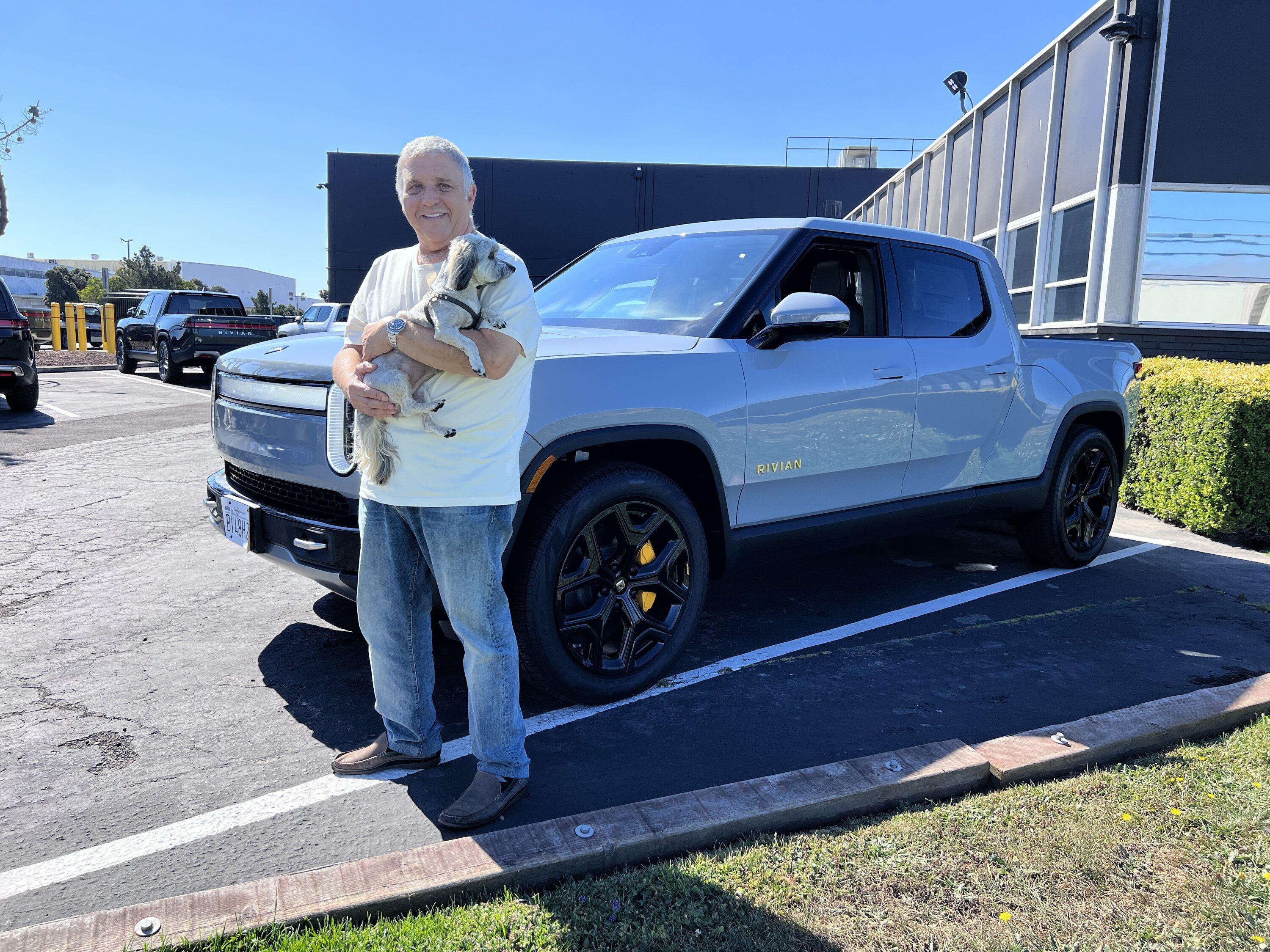 Rivian R1T R1S LIMESTONE R1T Photos 7BD8F6E8-443E-44D2-855A-15422005BD3F