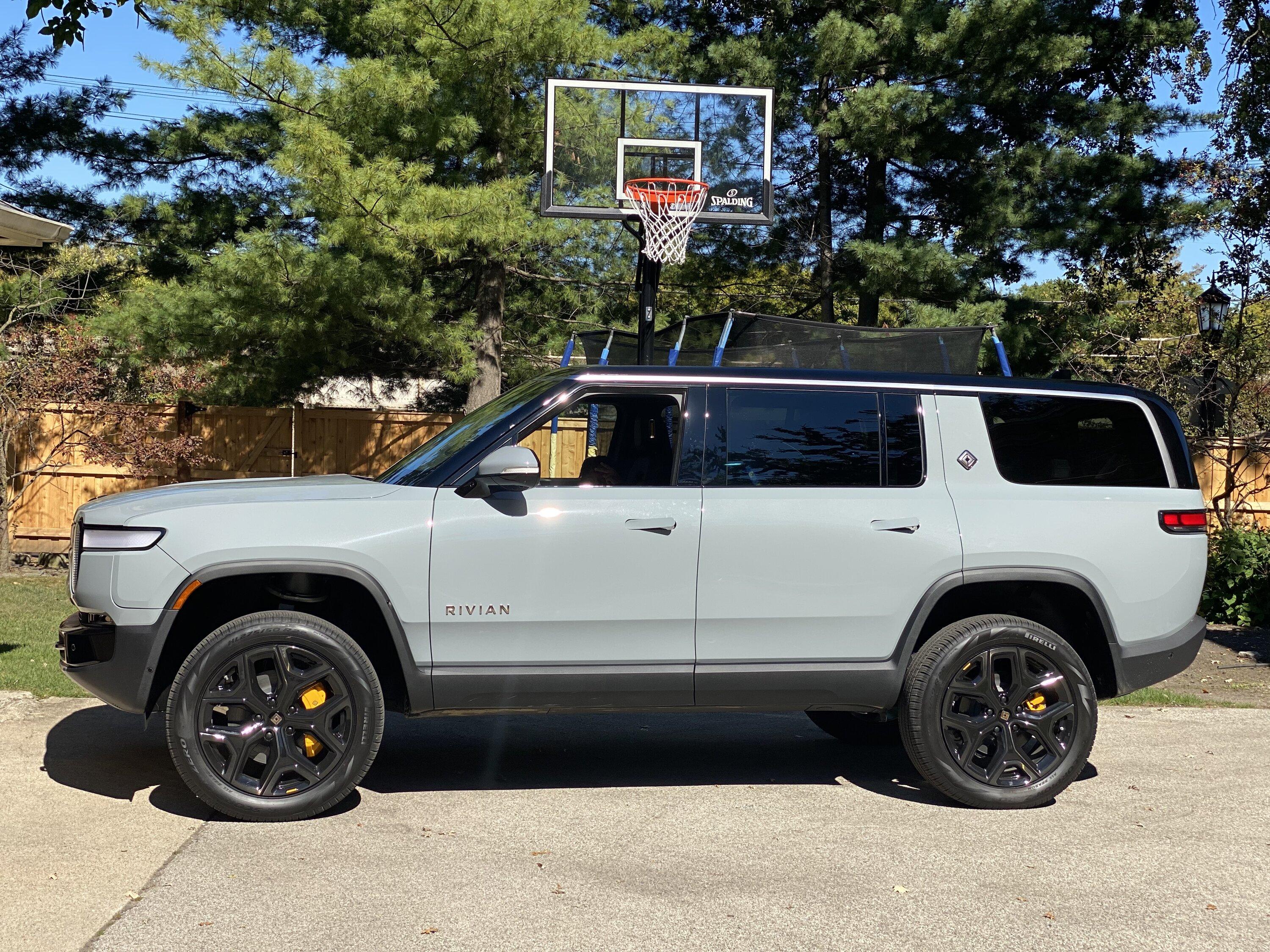 Rivian R1T R1S ? LIMESTONE R1S  Photos 4056D6EC-4680-4BDD-940D-E2F0577DB65A