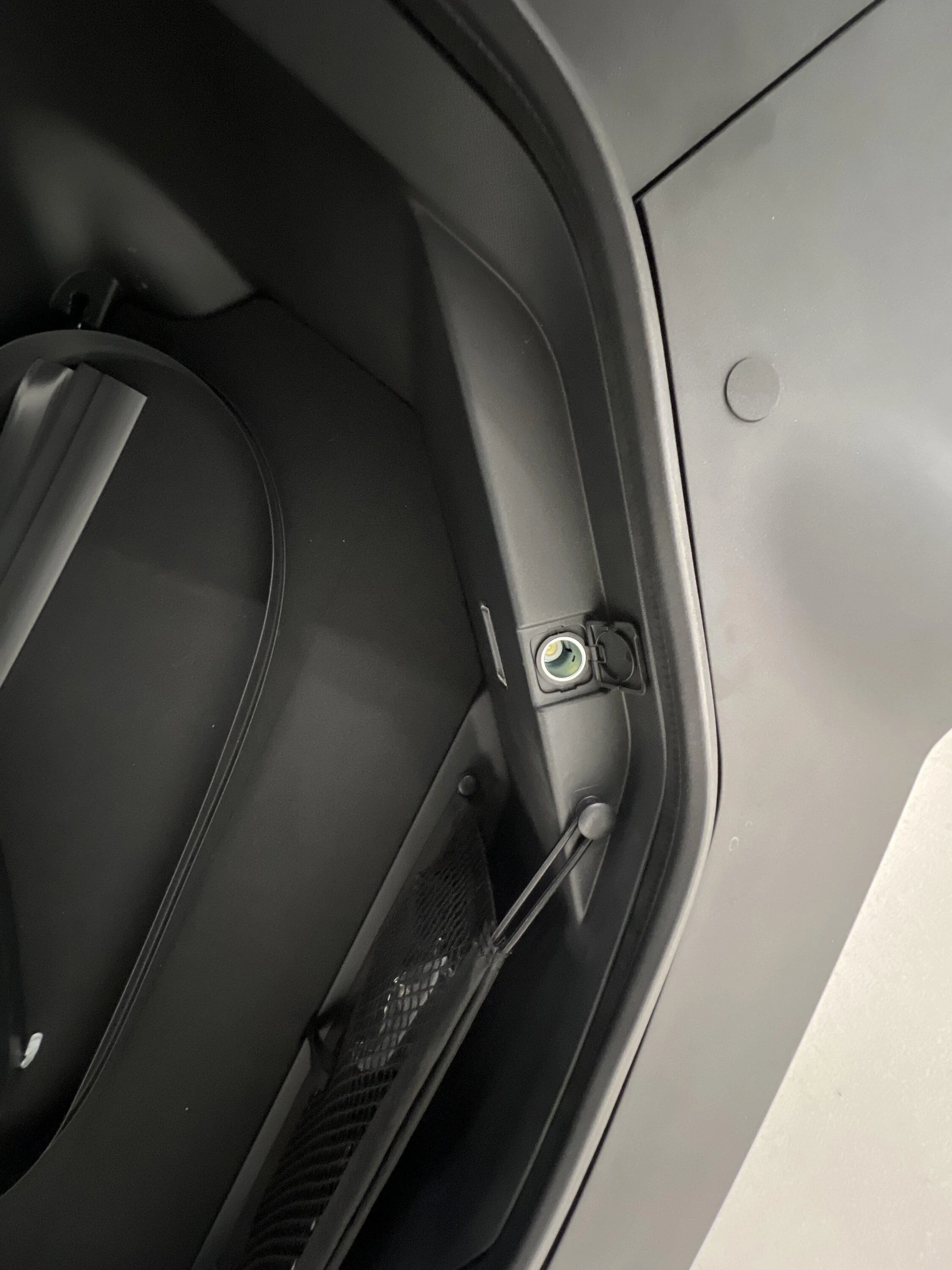 Rivian R1T R1S Rivian updates website: Two 12v outlets now (none in frunk) for R1T imag