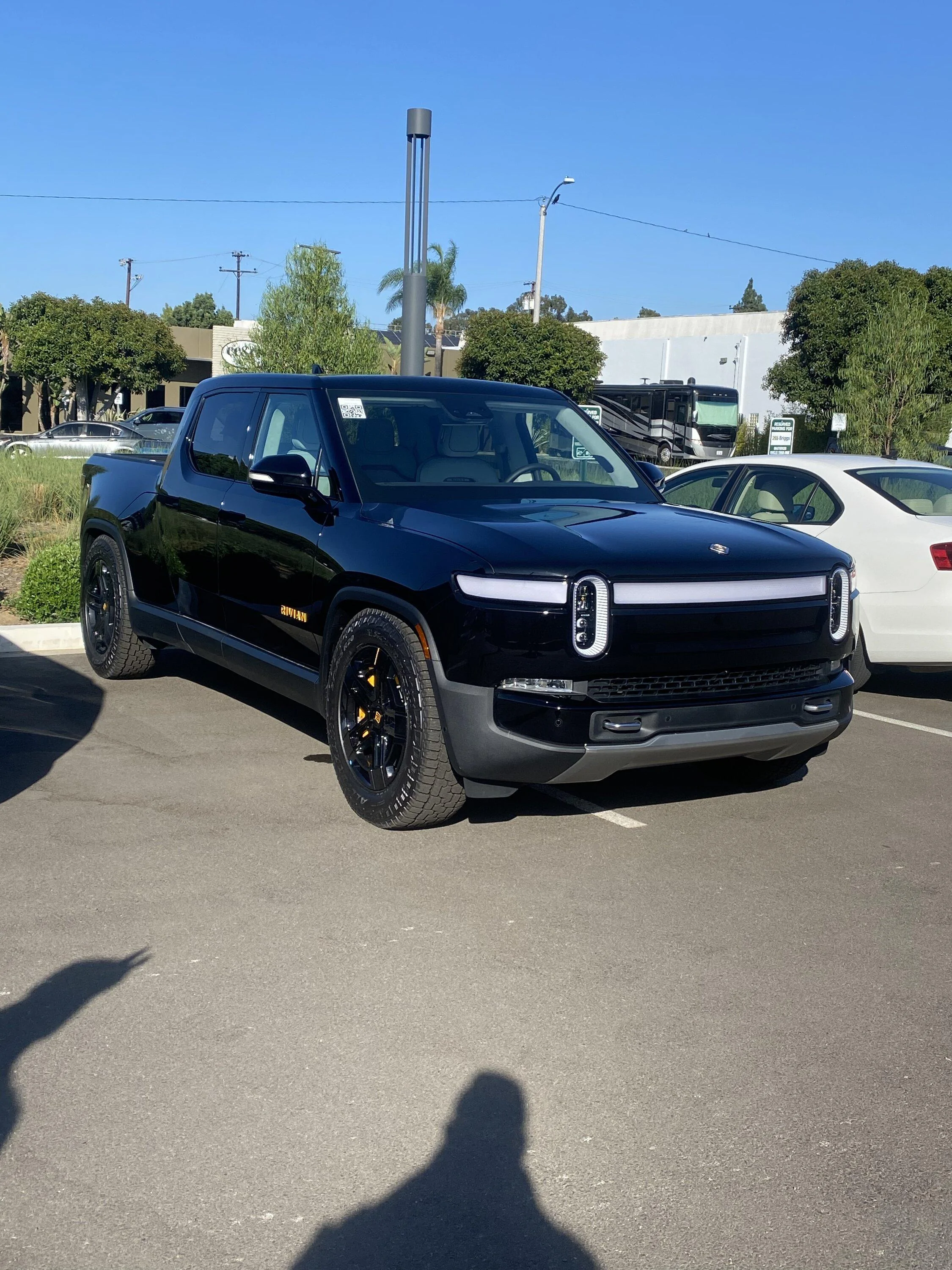Rivian R1T R1S MIDNIGHT (Black) Rivian Photos 7ADDEE2D-AC39-4FB3-944C-75A24BF88CD7