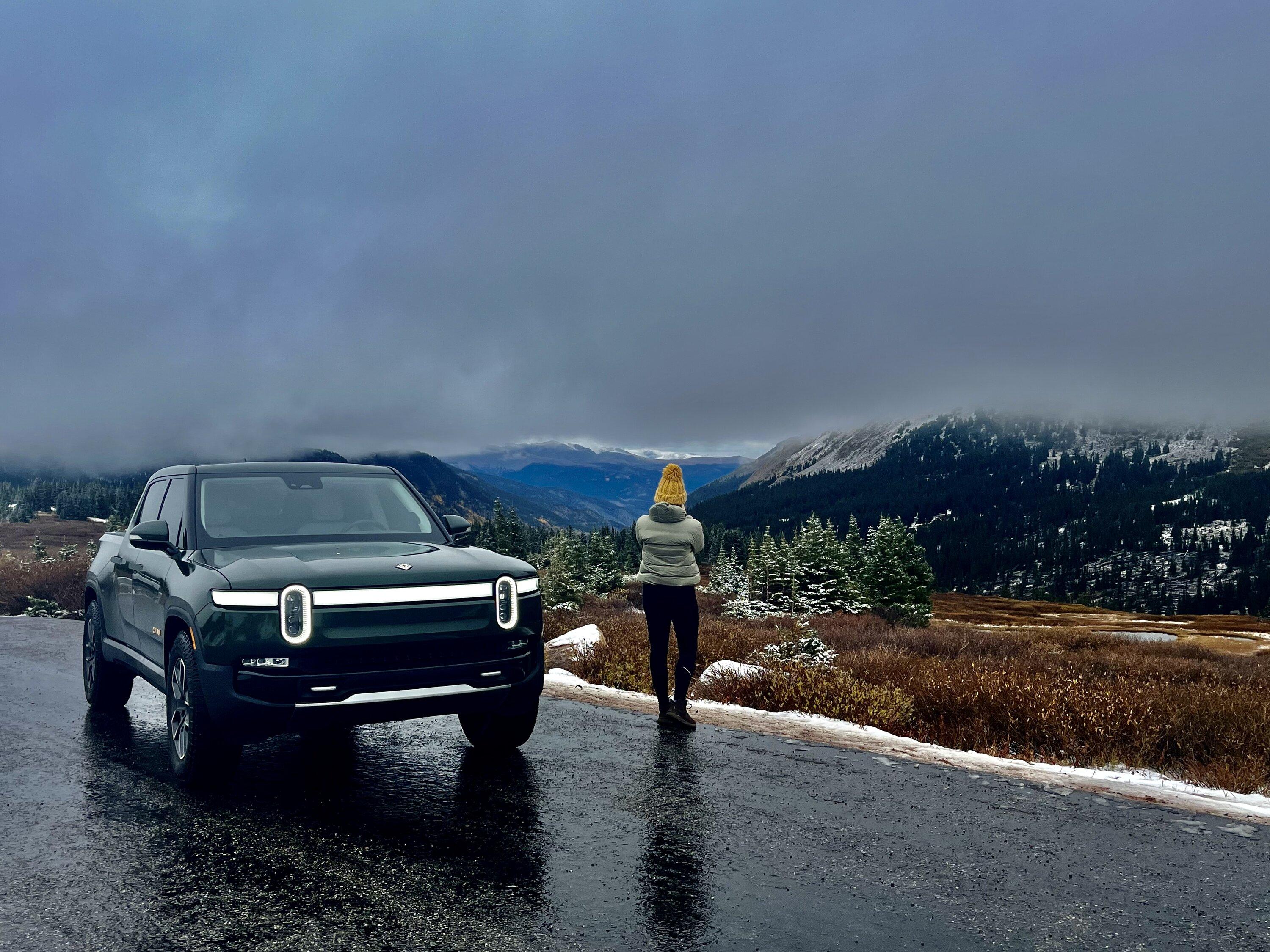 Rivian R1T R1S FOREST GREEN R1T Photos CDD483A8-6C10-4F2F-98BC-98F73E5BD174