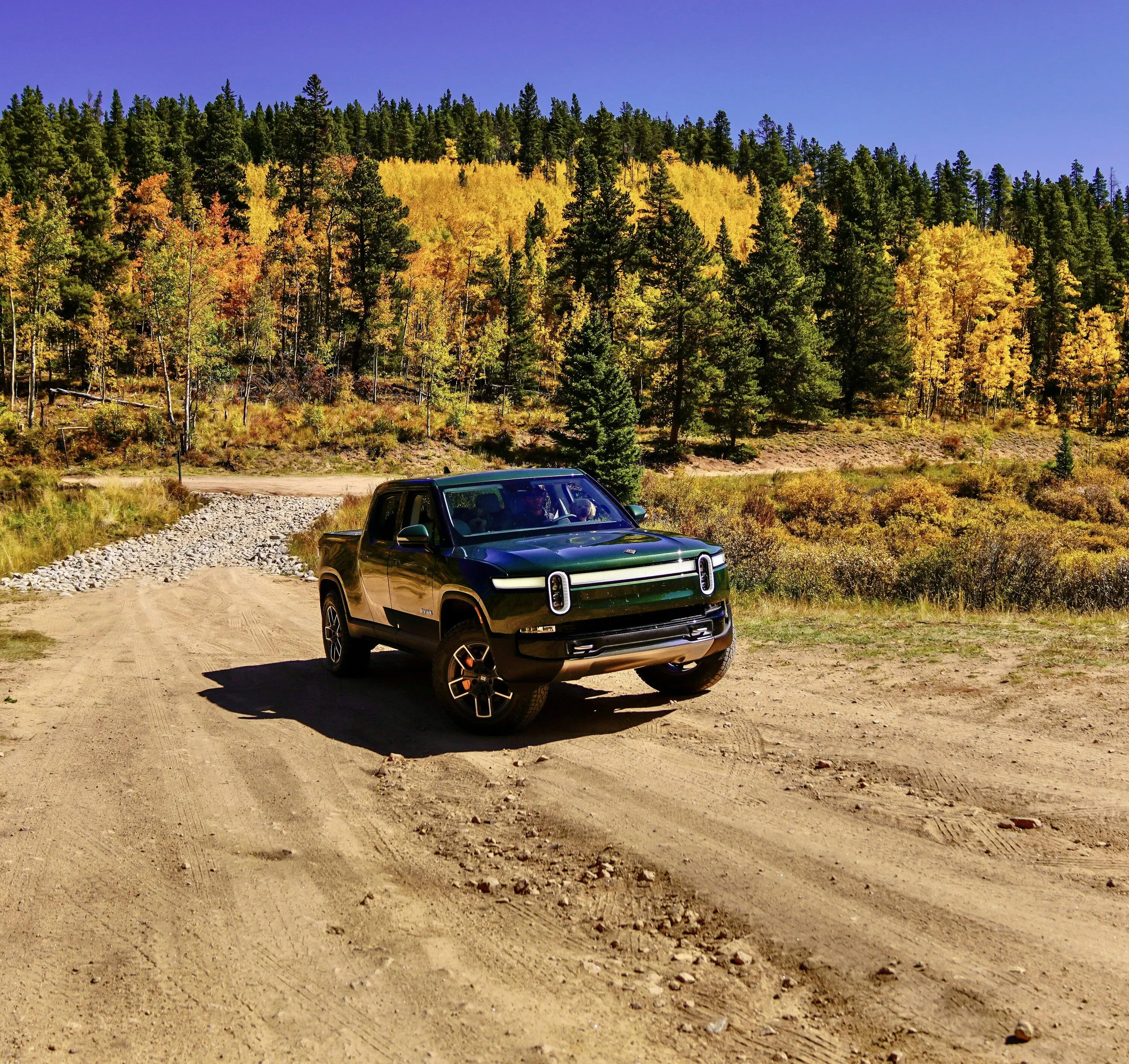 Rivian R1T R1S FOREST GREEN R1T Photos B62AF55E-A024-4664-8EE4-017C5114AB99