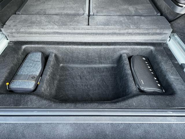 Rivian R1T R1S ? LIMESTONE R1S  Photos image4-jpe