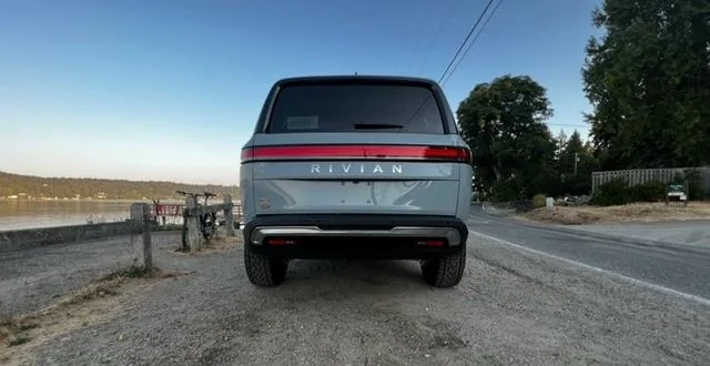 Rivian R1T R1S ? LIMESTONE R1S  Photos image7-jpeg