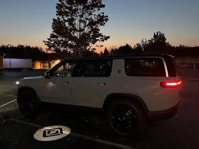 Rivian R1T R1S ? LIMESTONE R1S  Photos image16-jpeg