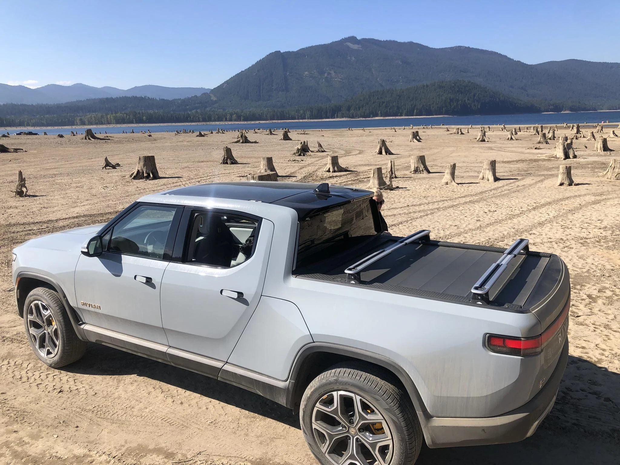 Rivian R1T R1S R1T Snoqualmie Pass Area Radventures Lake1