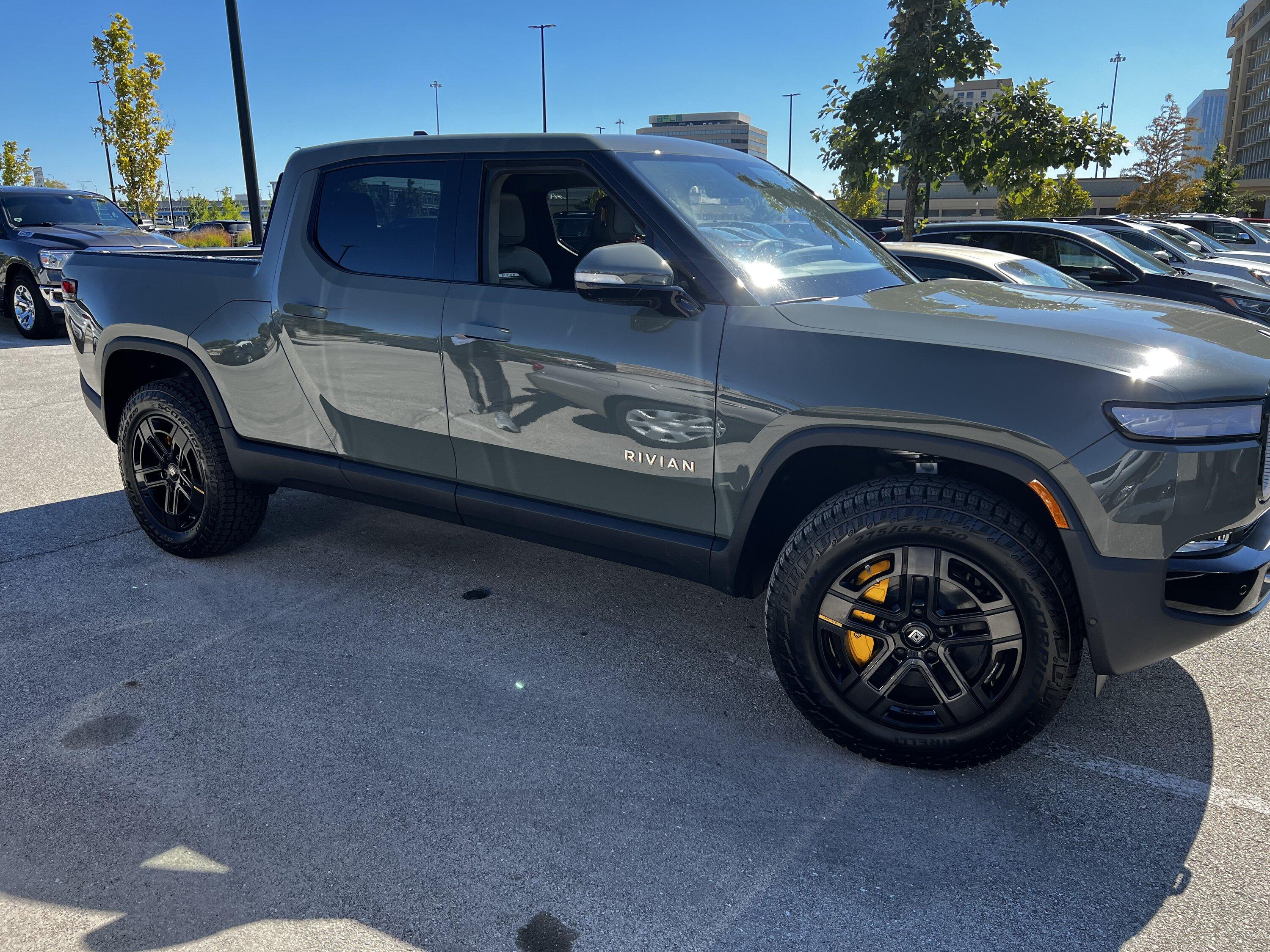 Rivian R1T R1S Alone in Alabama? IMG_5858
