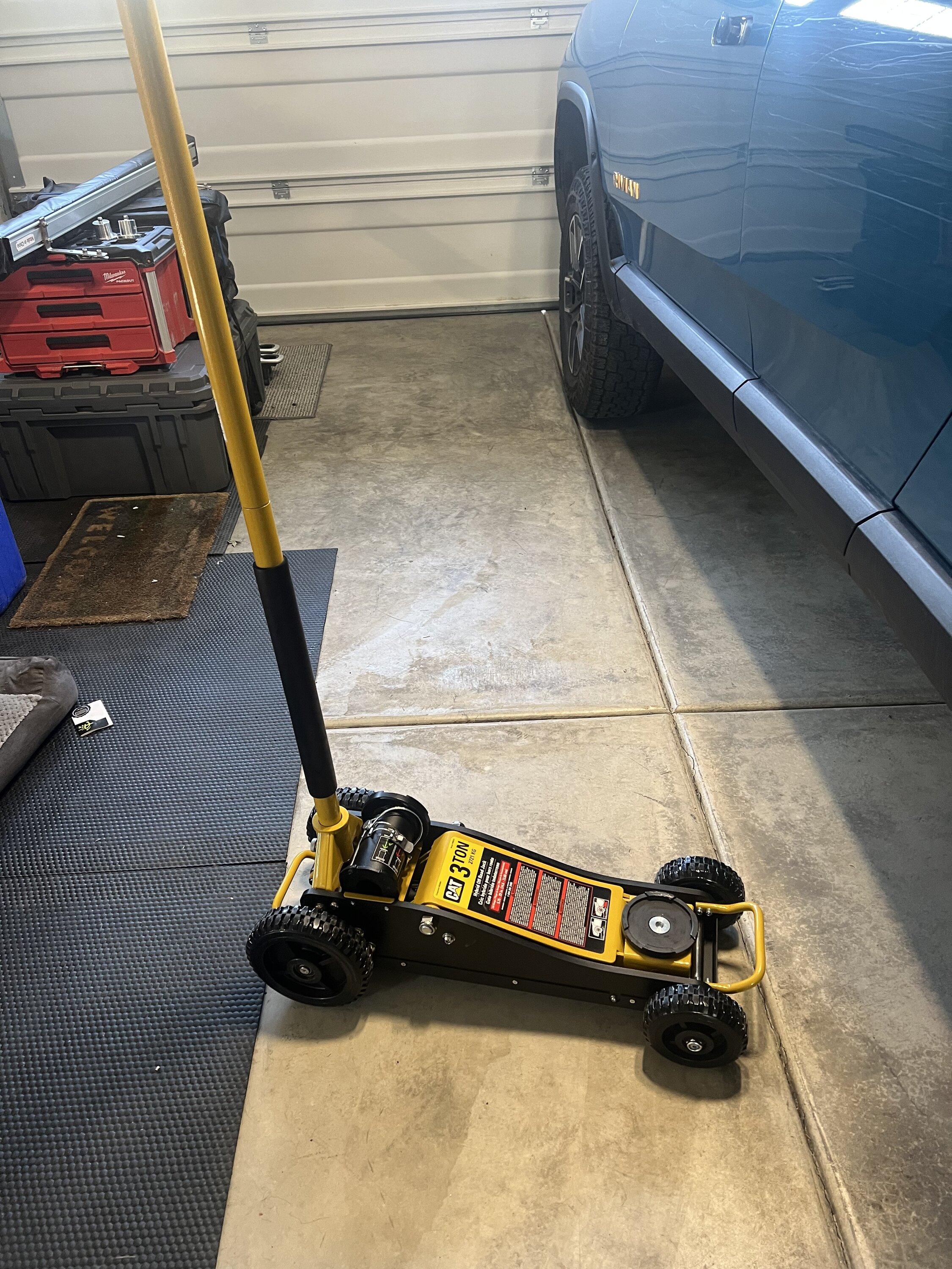 Rivian R1T R1S CAT Off-Road Jack for my R1T (fit in gear tunnel & tested) D7CD87F9-0DED-41DC-BFFF-8E7F8DFA2708