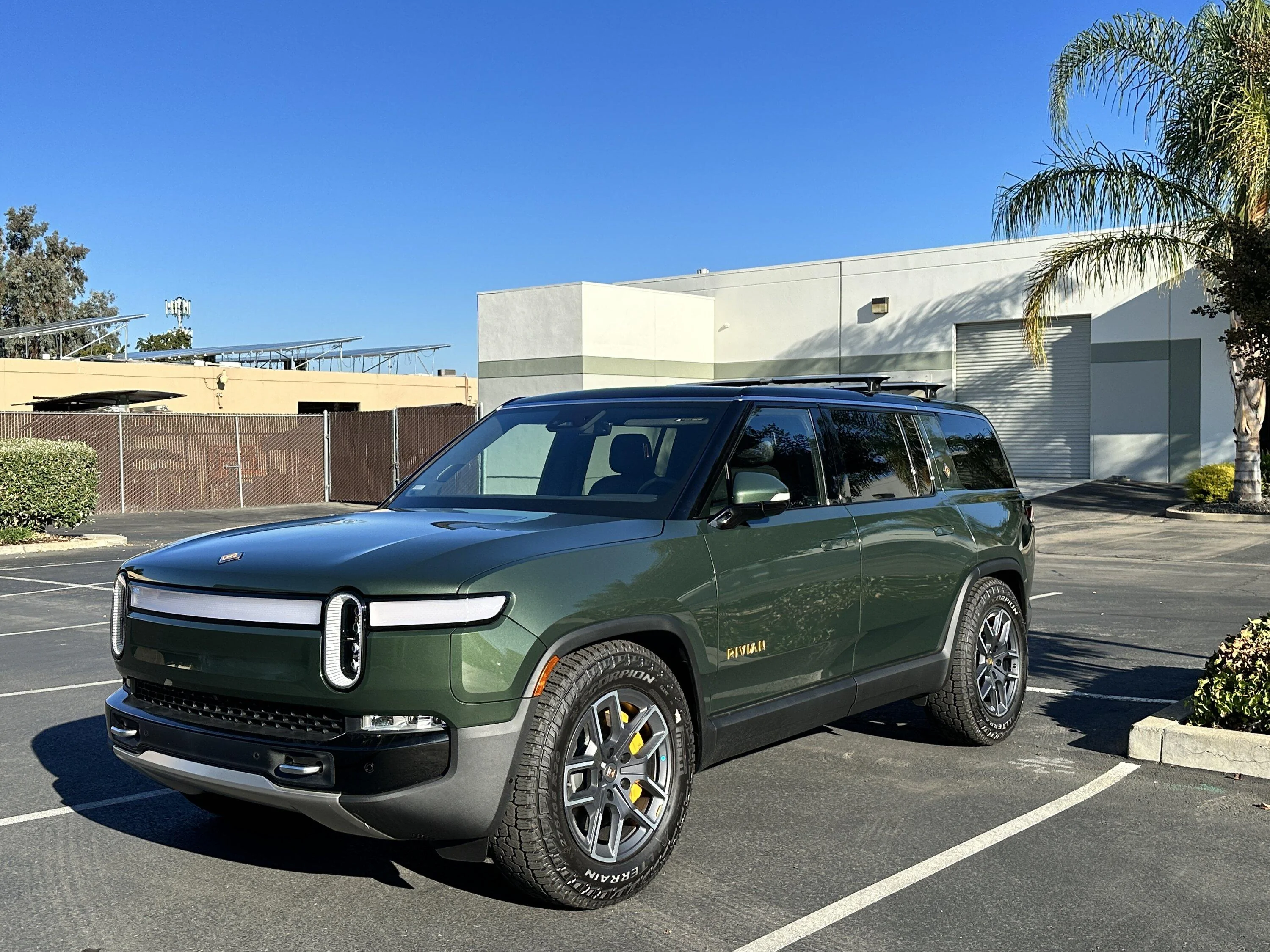 Rivian R1T R1S ? FOREST GREEN R1S Photos IMG_7304