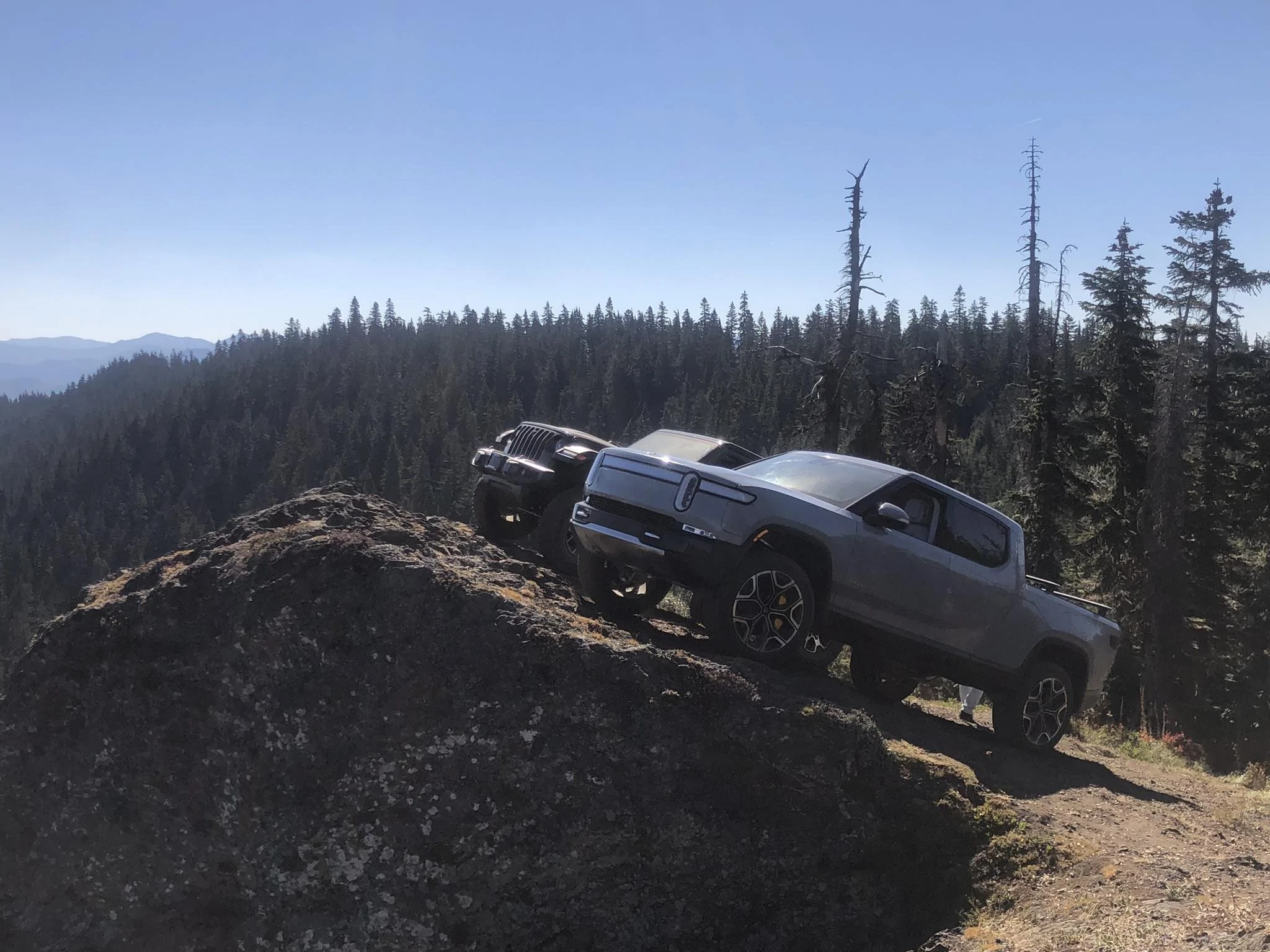 Rivian R1T R1S LIMESTONE R1T Photos summit3-jpeg