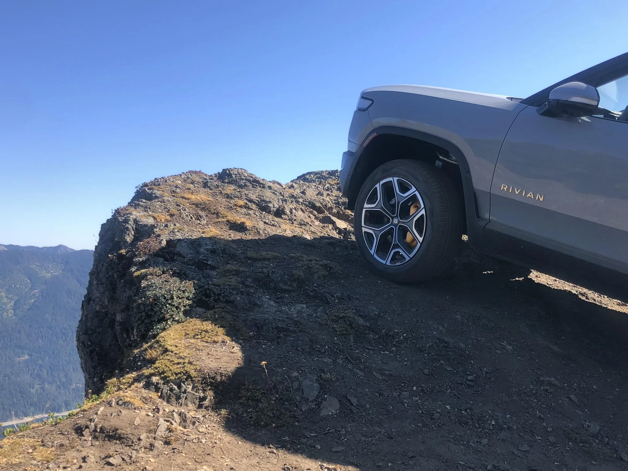 Rivian R1T R1S LIMESTONE R1T Photos summit4-jpeg
