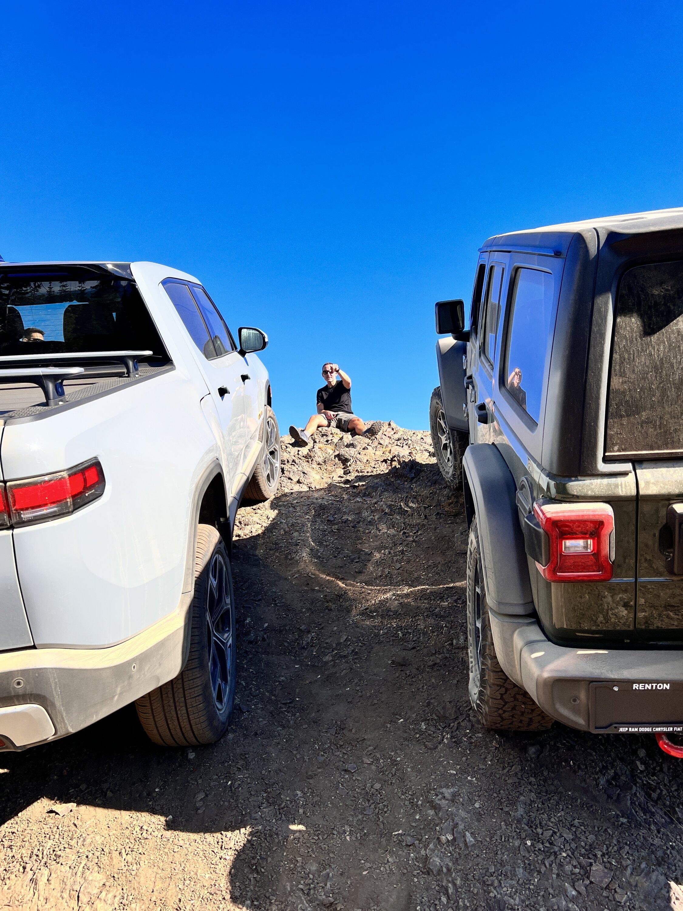 Rivian R1T R1S LIMESTONE R1T Photos summit7-