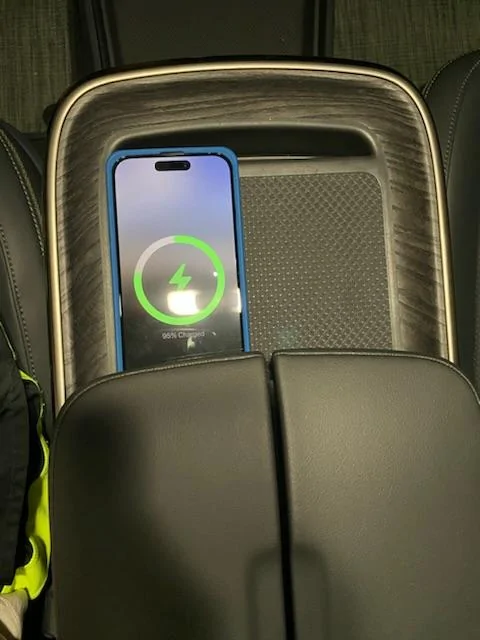 Rivian R1T R1S iPhone 14 Pro is not compatible with the Rivian Charge Pad BA4CBB4F-AF7F-4F17-B3EA-964EC3D730E0