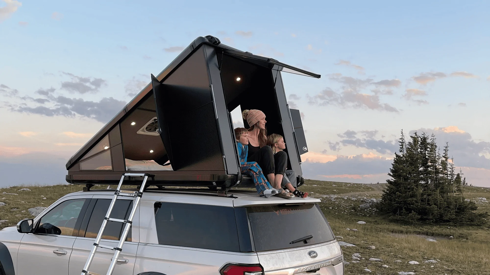 Rivian R1T R1S Hard-sided rooftop camper 1664907233008