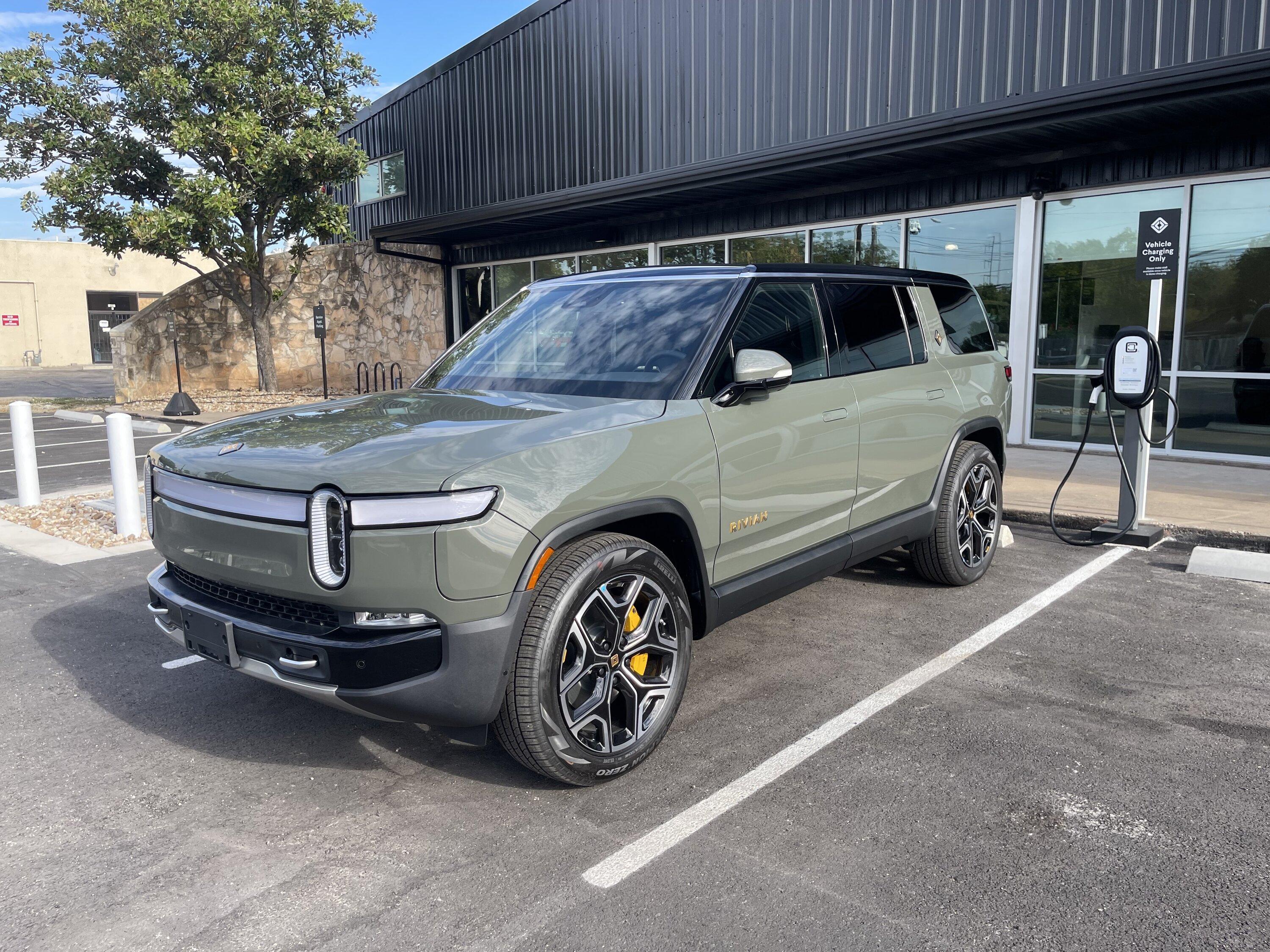 Rivian R1T R1S ? LAUNCH GREEN R1S  Photos IMG_3583