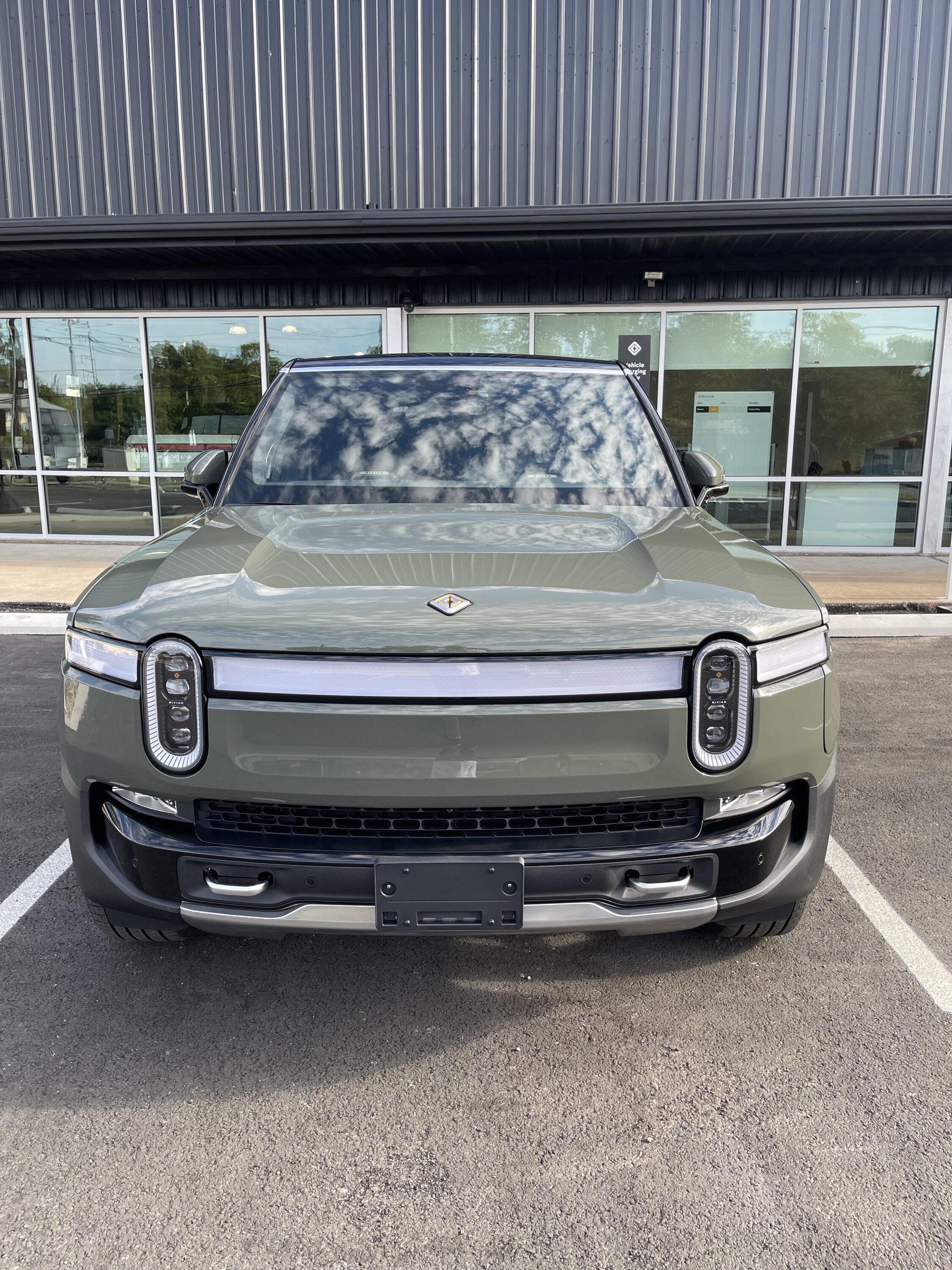 Rivian R1T R1S ? LAUNCH GREEN R1S  Photos IMG_3582