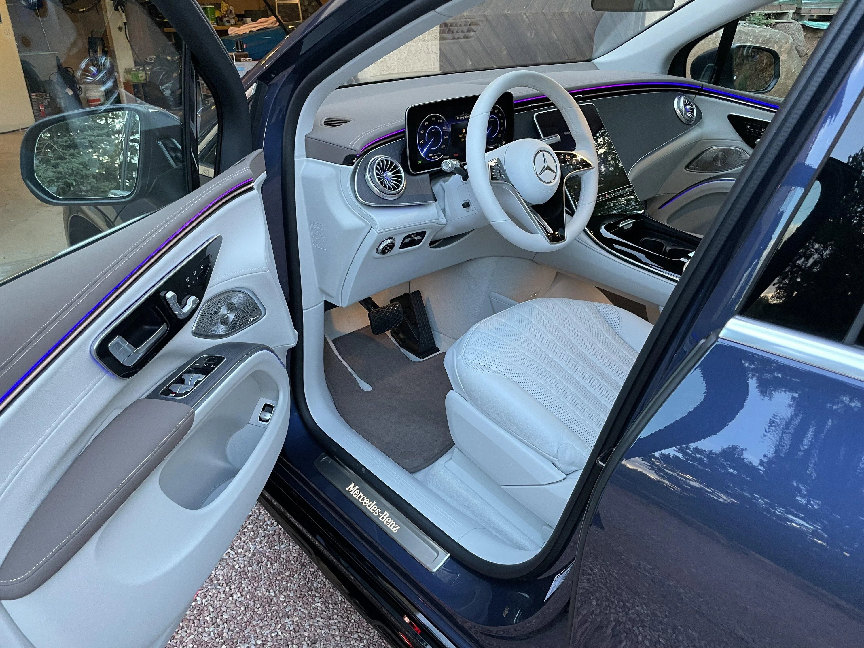 Rivian R1T R1S Benz EQS SUV - 7 seater IMG_5632