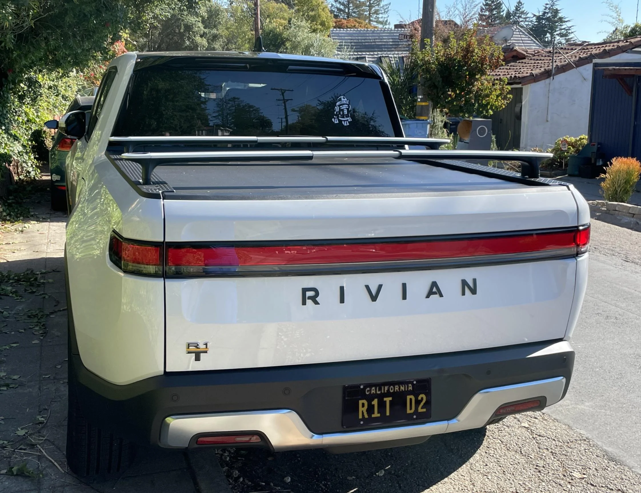 R1T-D2.Badge.Vinyl-1.webp