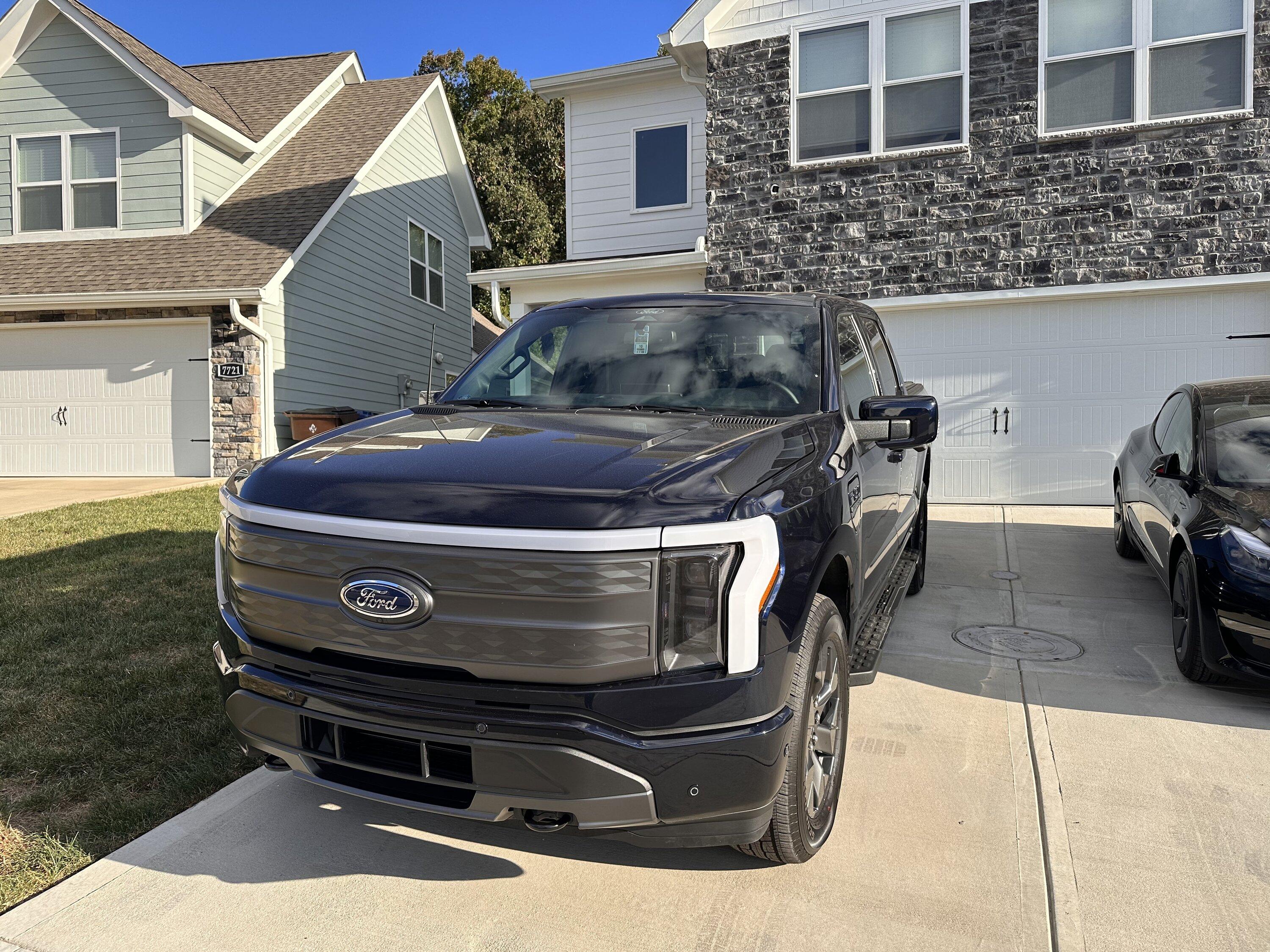 Rivian R1T R1S FT: F-150 Lightning Lariat ER 779375E8-4498-4D78-B013-2004324BBEC7