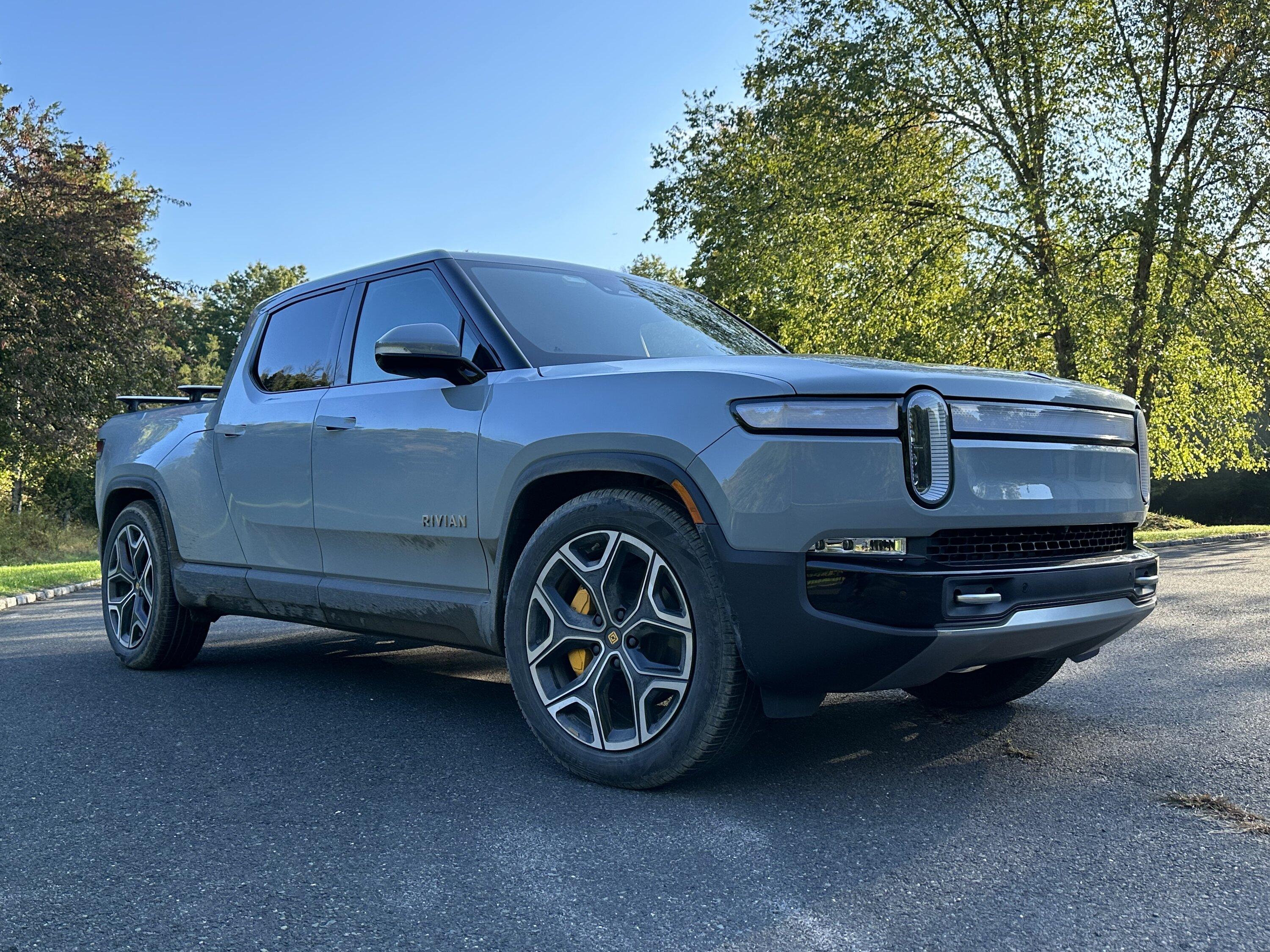 Rivian R1T R1S LIMESTONE R1T Photos A0323838-857F-473C-B66B-A1DCFB443CC6