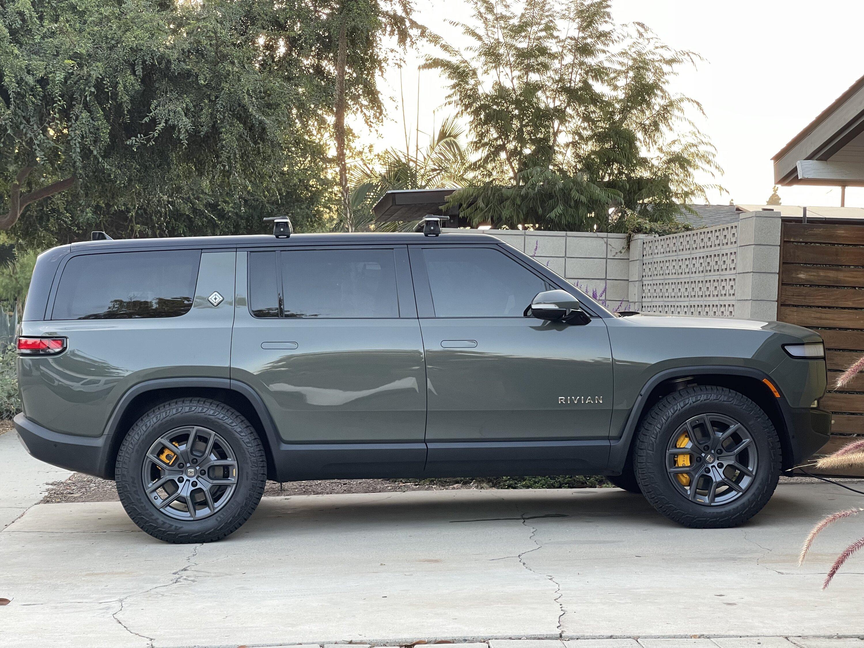 Rivian R1T R1S R1S Chrome Delete IMG_6947