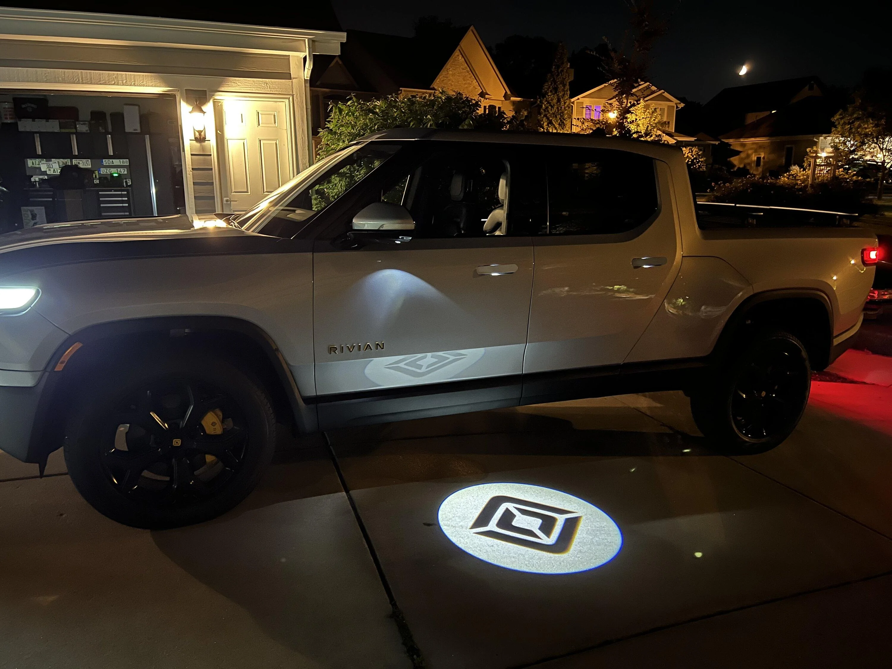 Rivian R1T R1S LA SILVER Rivian Photos 3394501F-47C1-47B1-BDCF-BB2AC2631A04