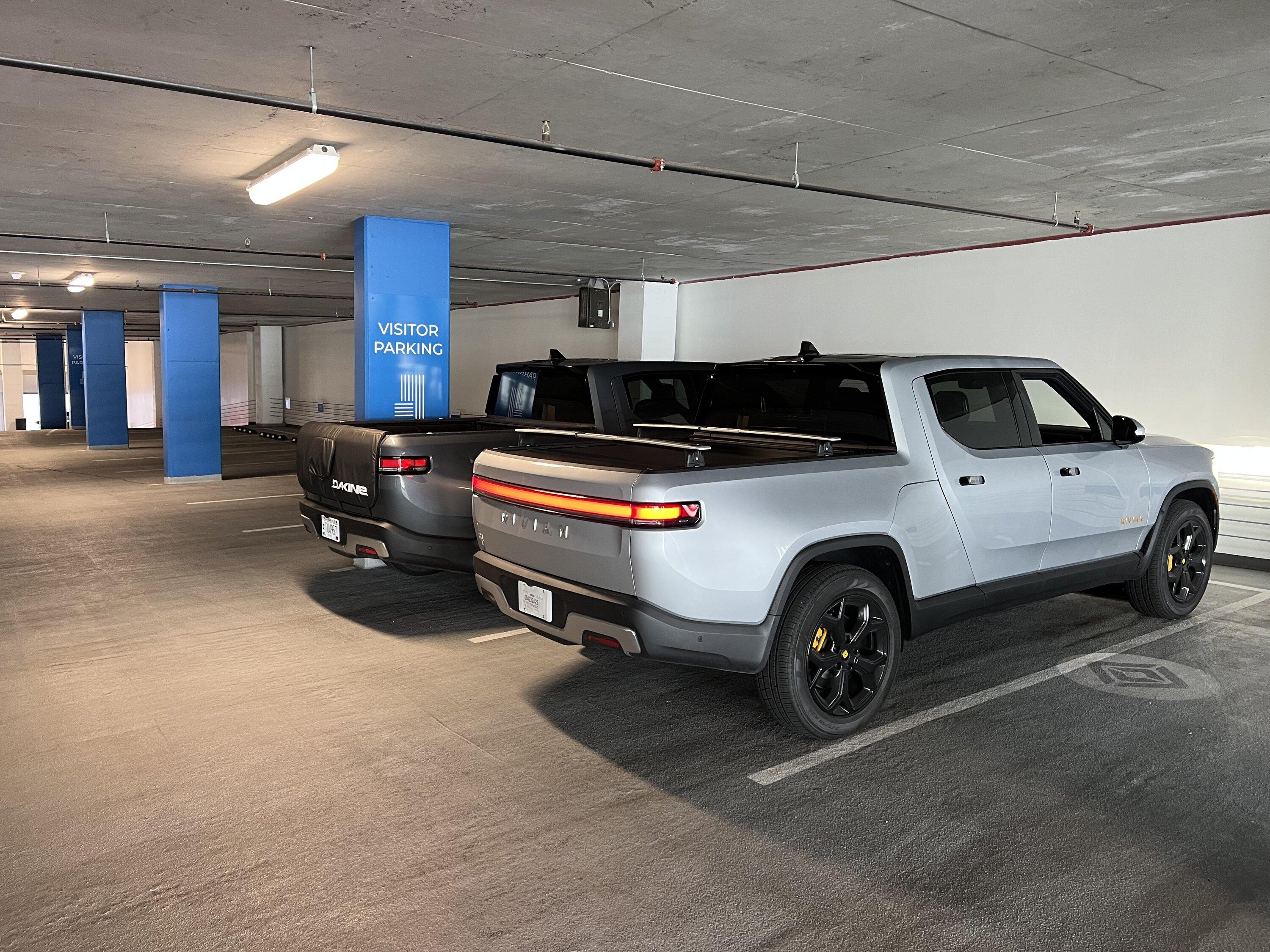 Rivian R1T R1S LA SILVER Rivian Photos A4E5D904-830C-4A08-B4BF-82115D37D56F