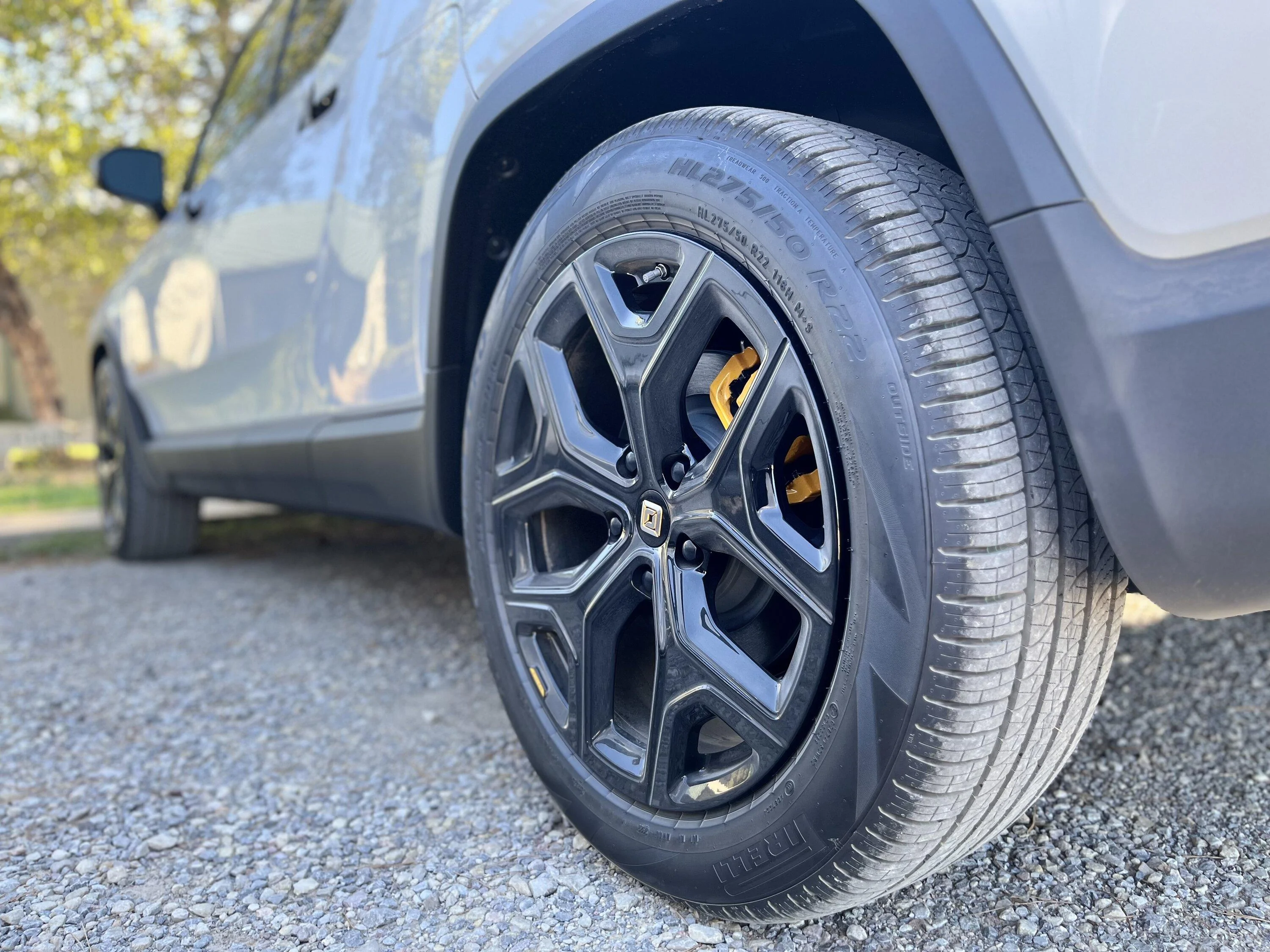 Rivian R1T R1S GLACIER WHITE R1T  Photos AFC089D1-DB0B-4E9D-869F-6E3CD470CA2B
