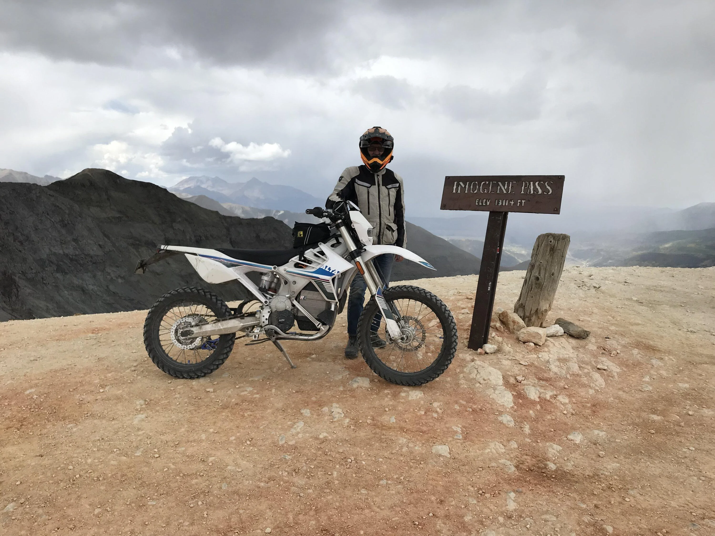Rivian R1T R1S R1T Over Imogene Pass, CO IMG_8080