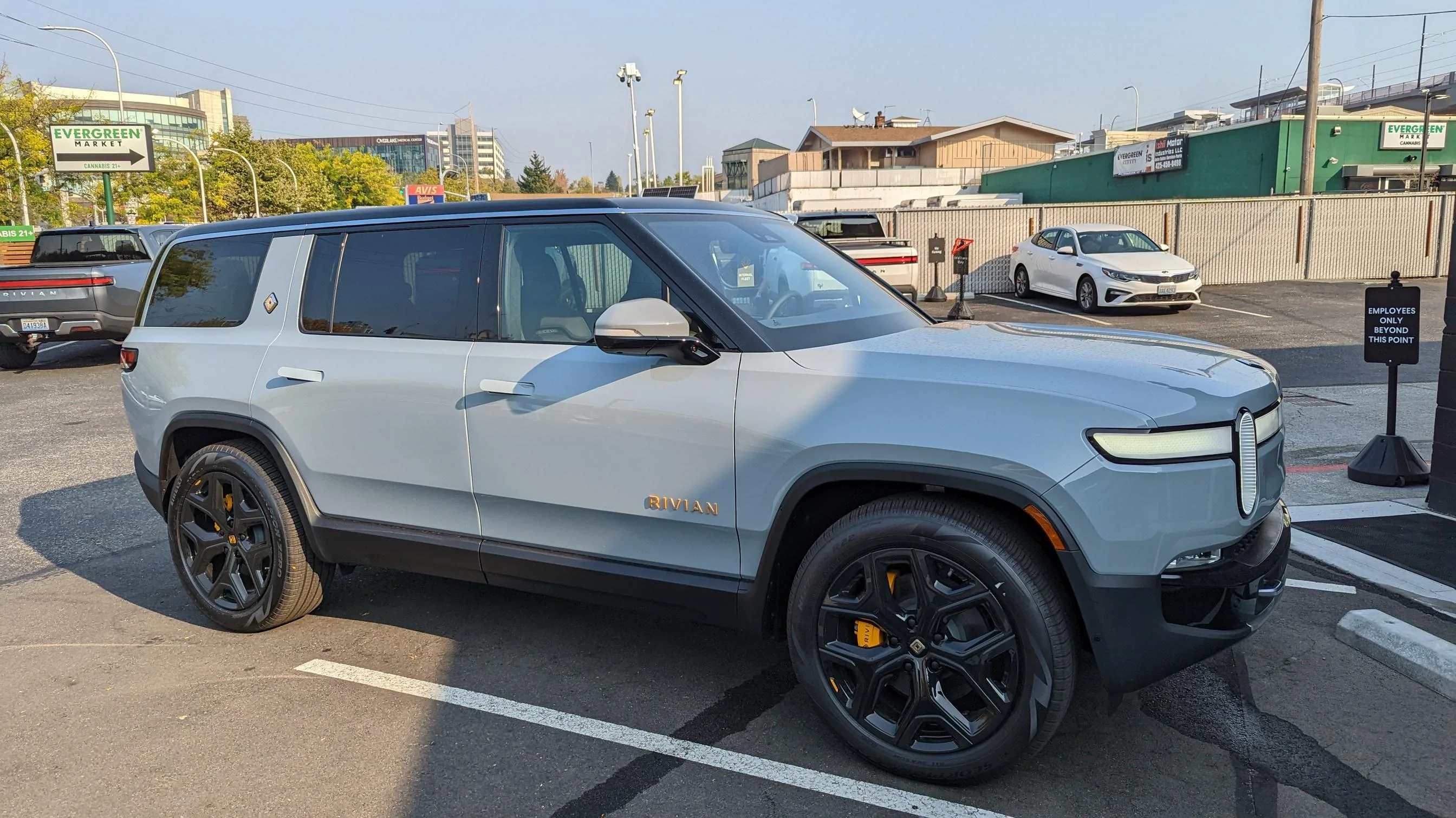 Rivian R1T R1S ⚠️ Rivian Recall: insufficiently torqued front upper control arm & steering knuckle fastener [official torque value = 90 lb-ft / 122 Nm] PXL_20221008_174123139