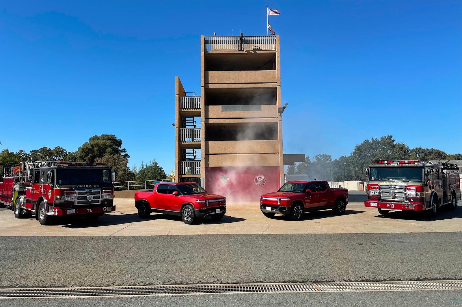 Rivian R1T R1S Contra Costa County Fire Department Takes Delivery of Two R1T Trucks 1045528
