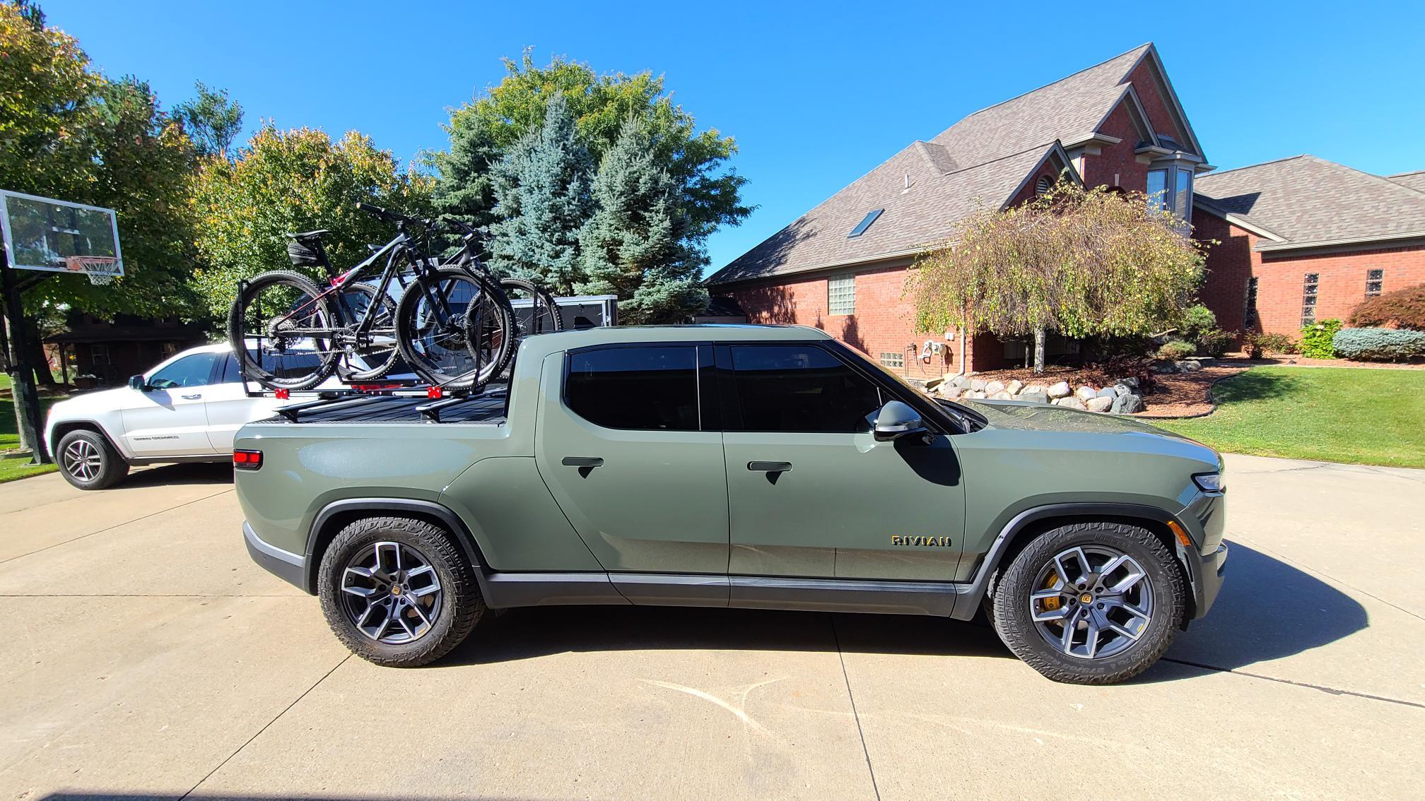 Rivian R1T R1S 1UP USA Equip-D trays mounted on R1T bed crossbars 20221009_121445