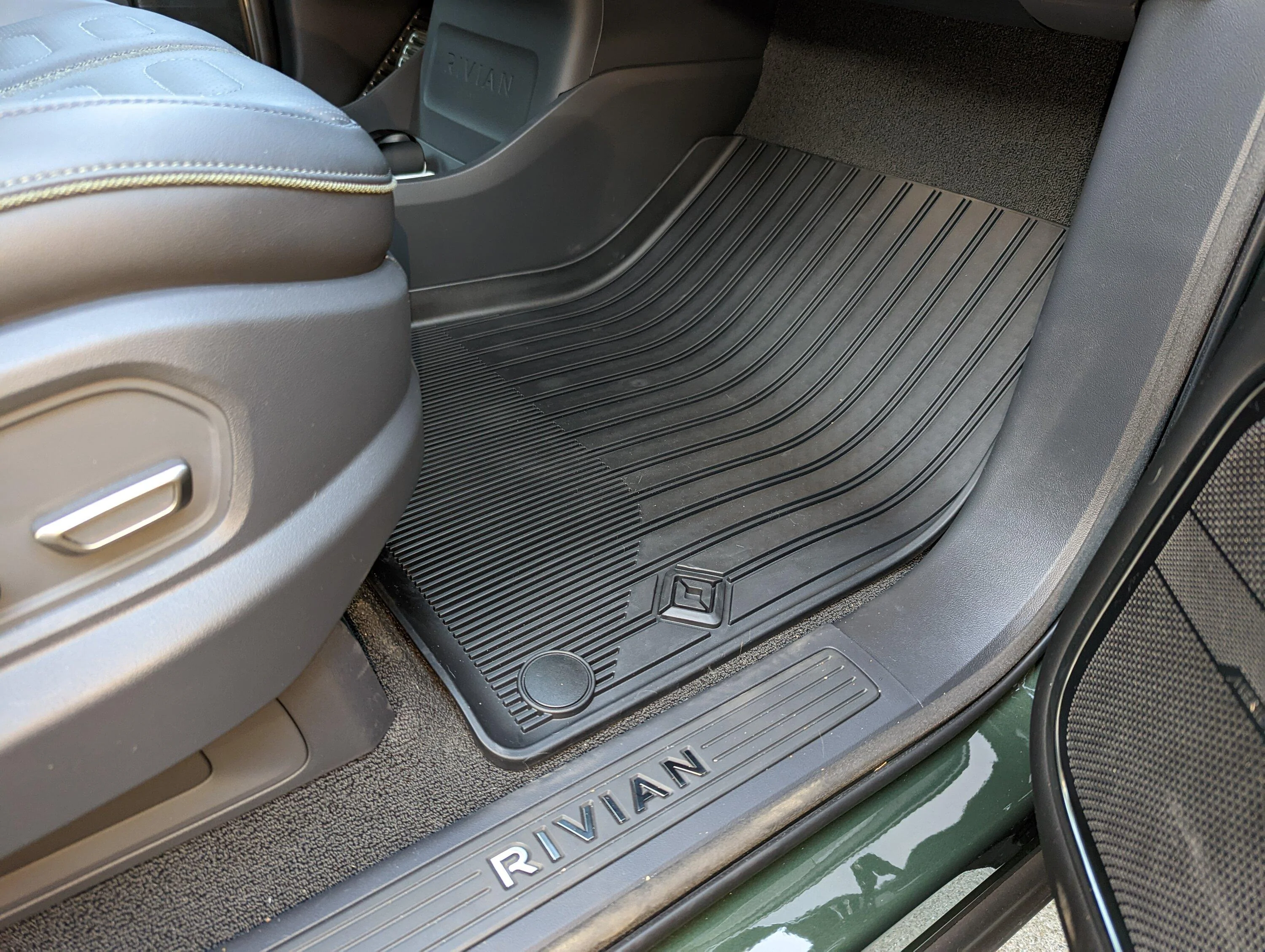 Rivian R1T R1S Finally received and installed my R1T rubber floor mats (photos) PXL_20221012_010711727