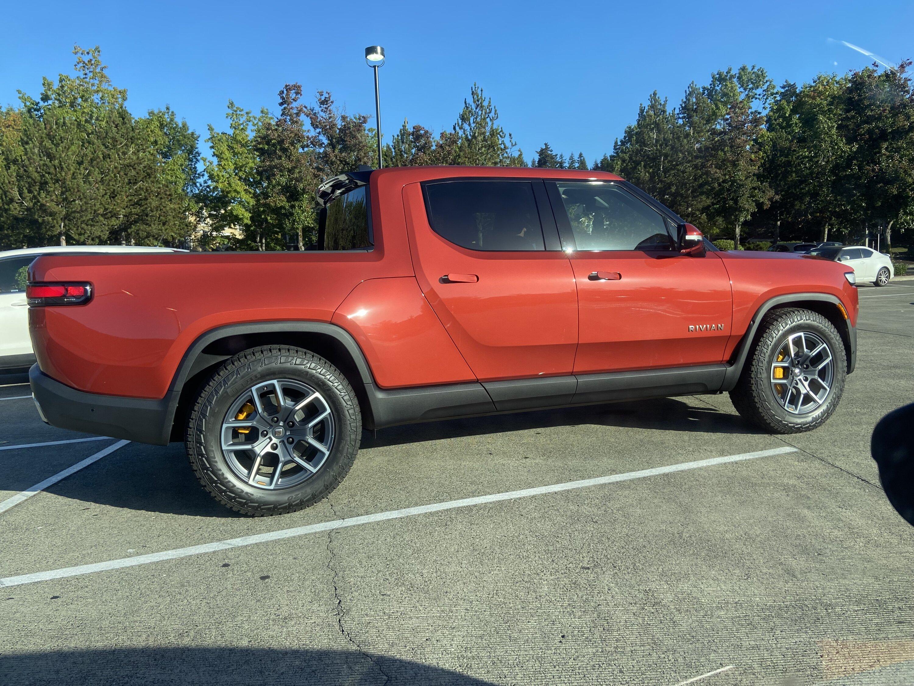 Rivian R1T R1S RED CANYON Rivian Photos IMG-3011