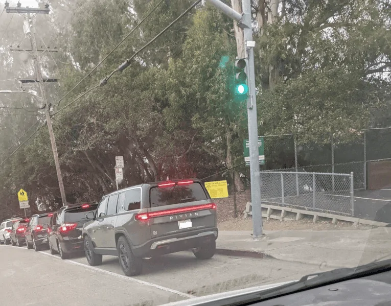 Rivian R1T R1S ? LAUNCH GREEN R1S  Photos R1S