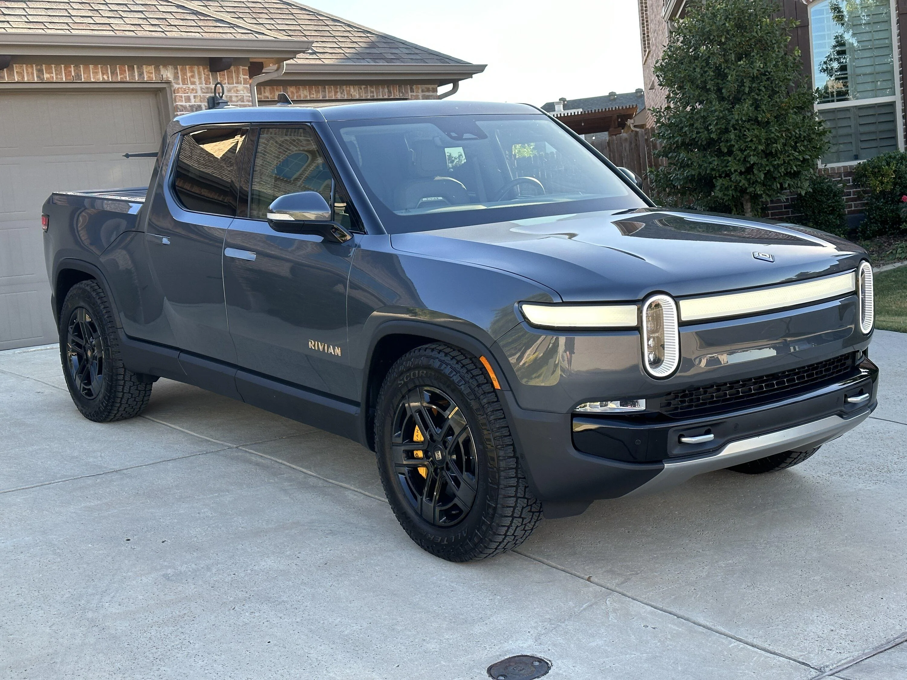 Rivian R1T R1S ? New R1T El Cap Granite Launch Edition reporting in. ED90A09D-2151-4572-AFAF-2547C89B66FD