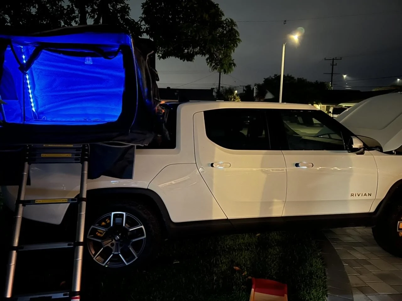 Rivian R1T R1S Non-Rivian rooftop tents 72E731D6-3B81-4BCB-8E2E-3EDE1ED81A6B