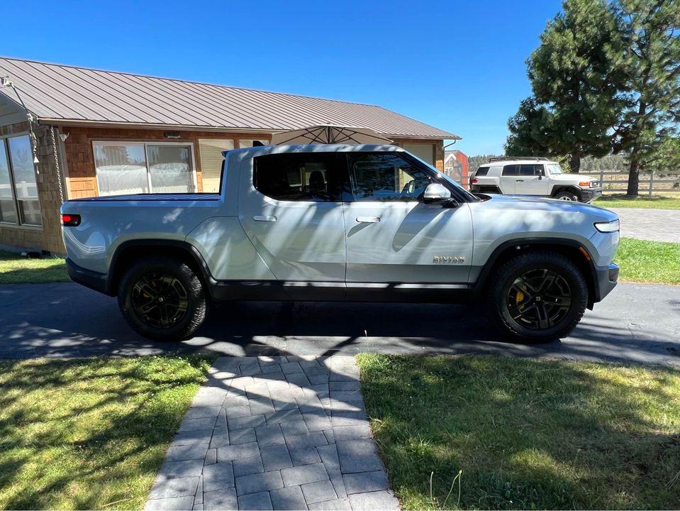 Rivian R1T R1S ? New R1T El Cap Granite Launch Edition reporting in. 2443EF23-A486-4664-B659-28D294D7EA6C