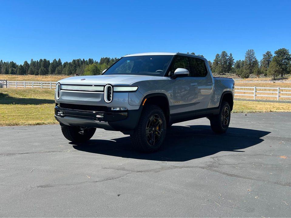 Rivian R1T R1S ? New R1T El Cap Granite Launch Edition reporting in. 20C447A1-4602-486C-8E28-37274DE8D464