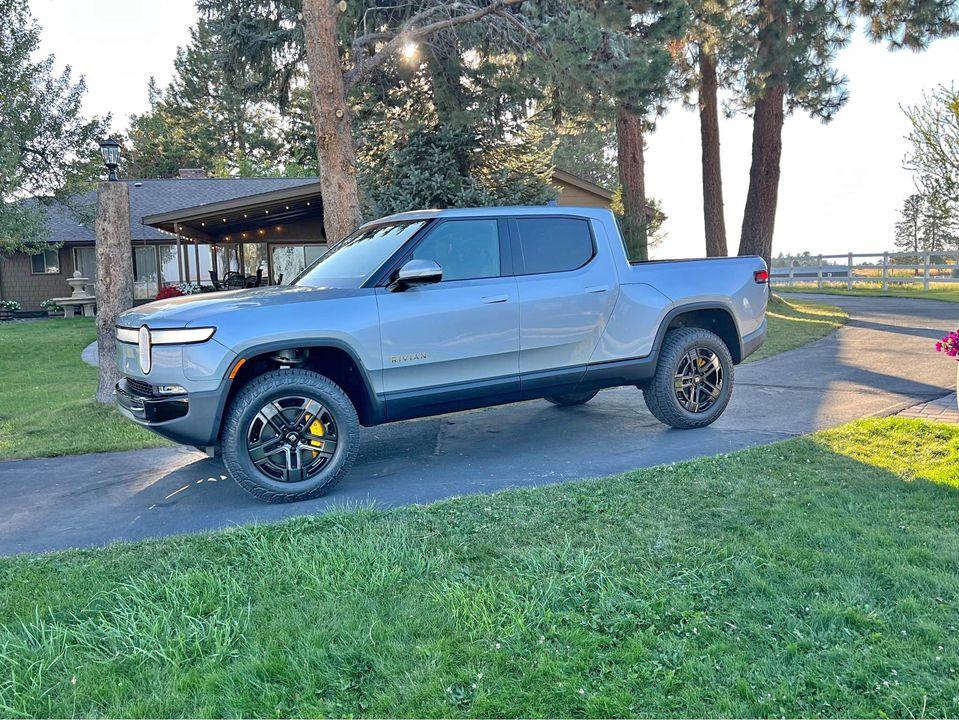 Rivian R1T R1S ? New R1T El Cap Granite Launch Edition reporting in. 6223FF93-E3D1-492A-8004-85F285D4847E