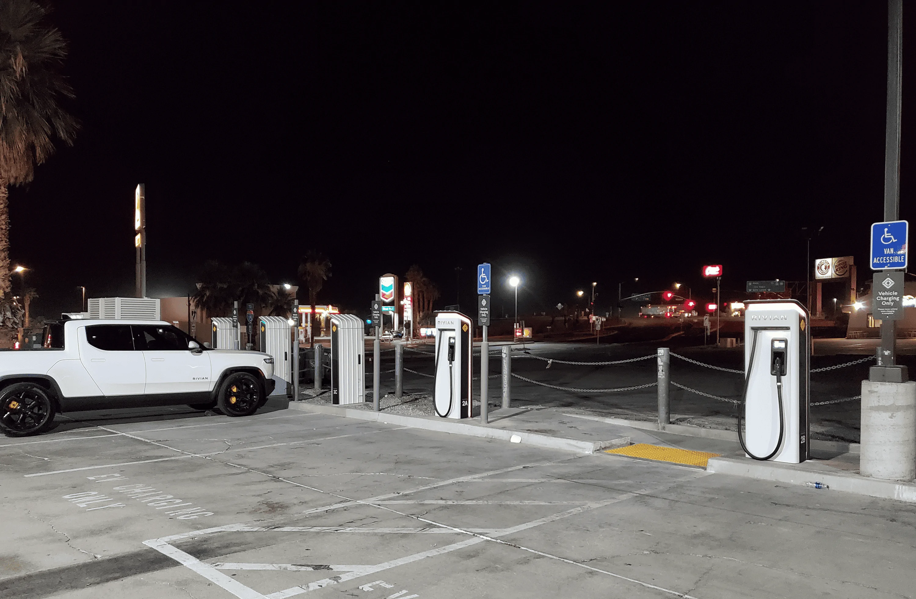 Rivian R1T R1S Report: first use of Rivian Adventure Network Charger RAN + (major 350 kw EA issue) & 20" vs 21" wheels efficiency comparison. 1665832894068