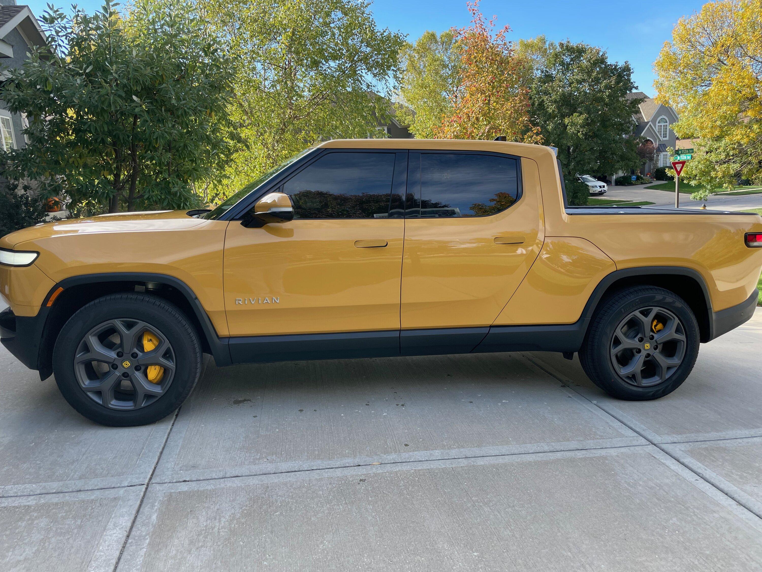 Rivian R1T R1S Hyperdip applied on 21" wheels (Anthracite Gray) IMG_5369