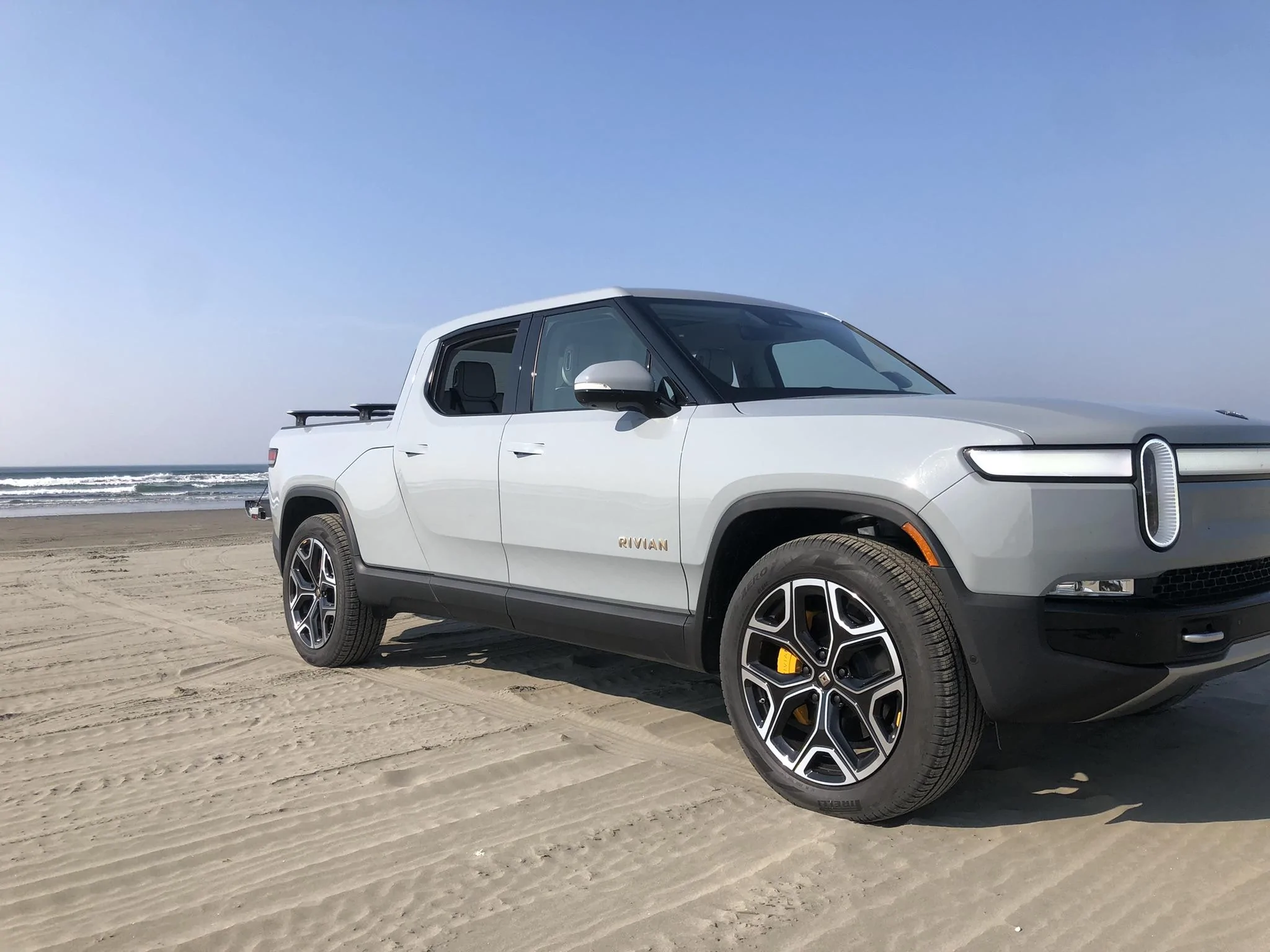 Rivian R1T R1S WA beaches sand mode Beach parked
