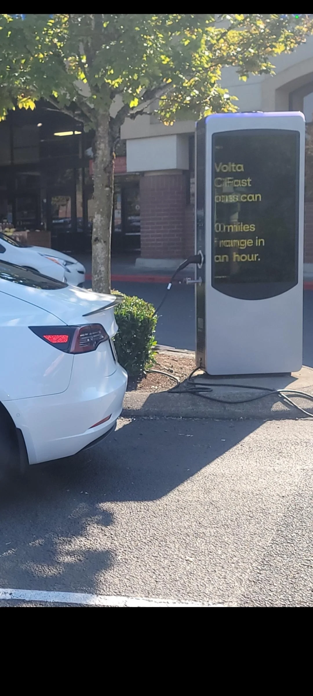 Rivian R1T R1S ICE'd by a Tesla. Or was I "BEV'd"? Screenshot_20221016-122626_Photos