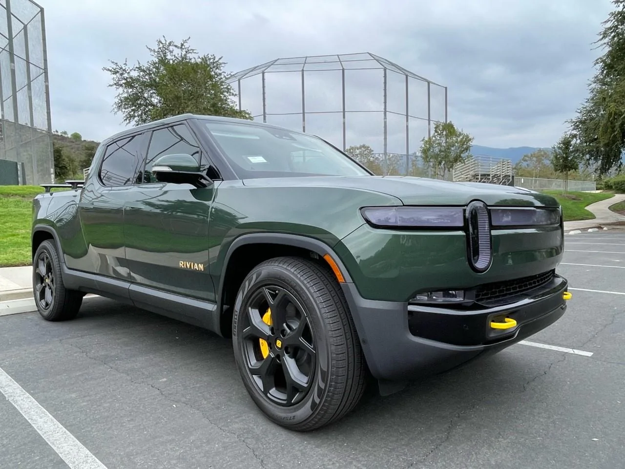 Rivian R1T R1S FOREST GREEN R1T Photos 33