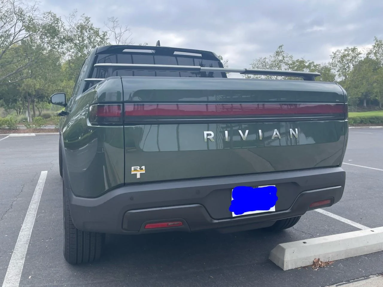 Rivian R1T R1S FOREST GREEN R1T Photos 29_1