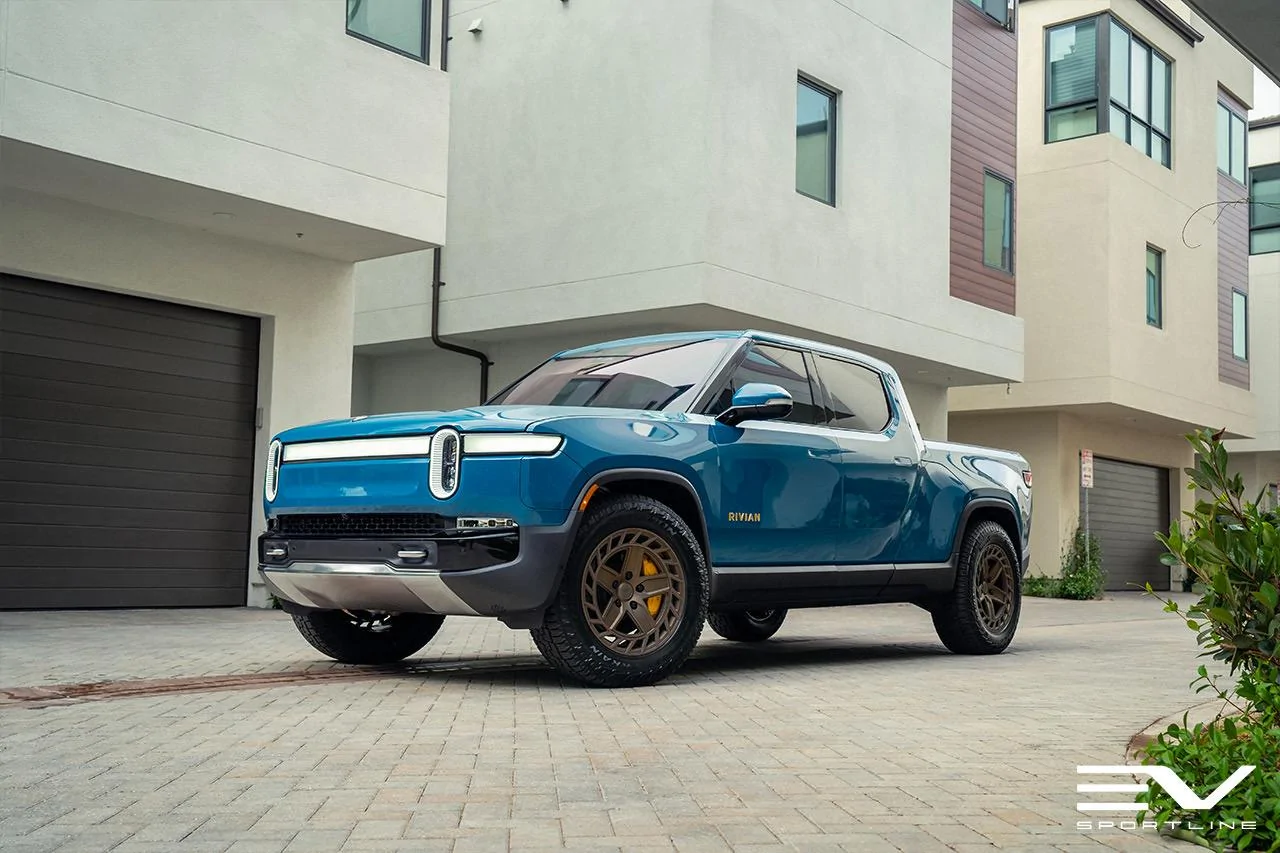 Rivian R1T R1S This Black R1T with Anthracite Gray R500 wheels looks ? 660038A9-8353-4318-8D64-2516E25C7E9F