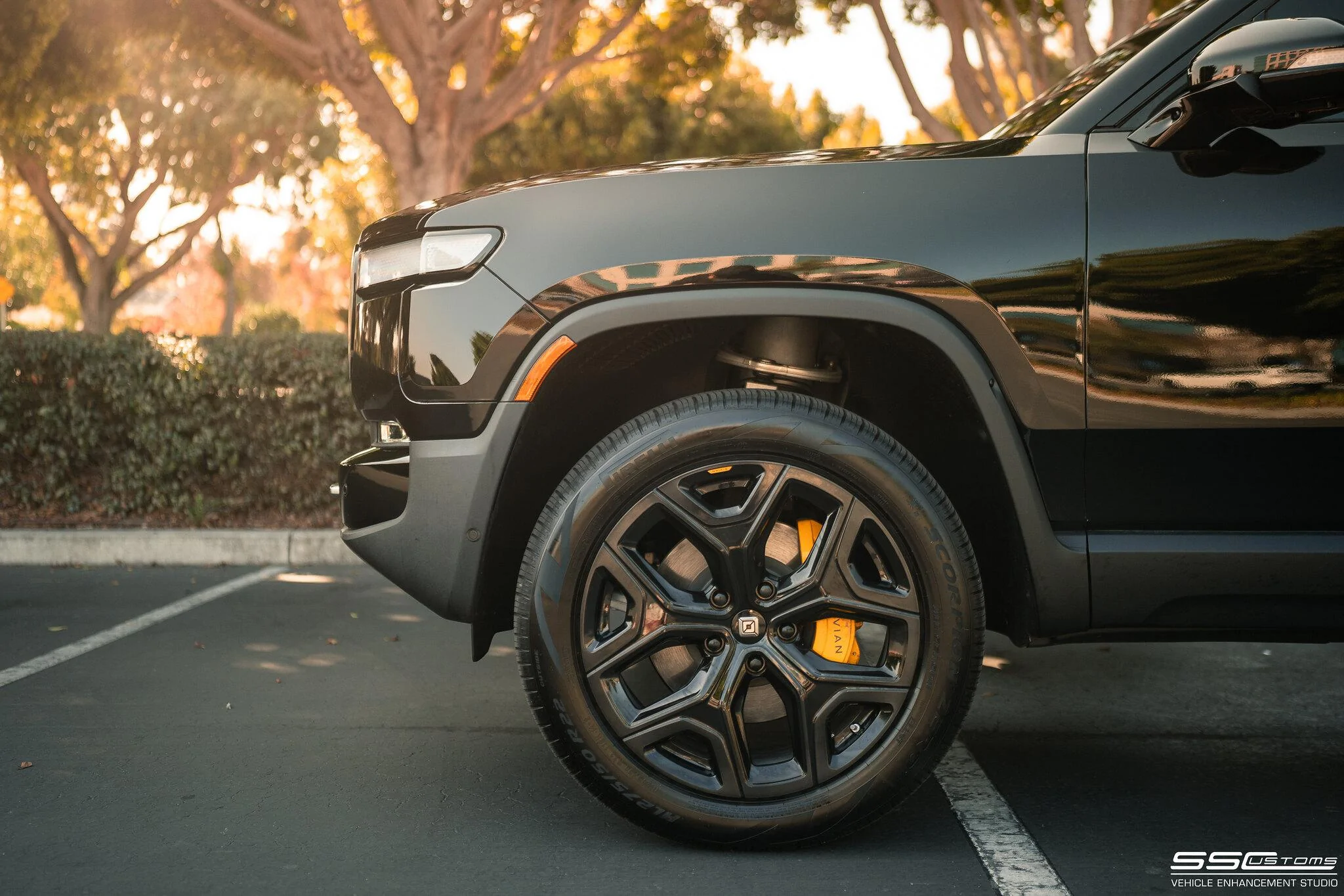 Rivian R1T R1S MIDNIGHT (Black) Rivian Photos 312372021_5817246621648449_1911335441706043008_n
