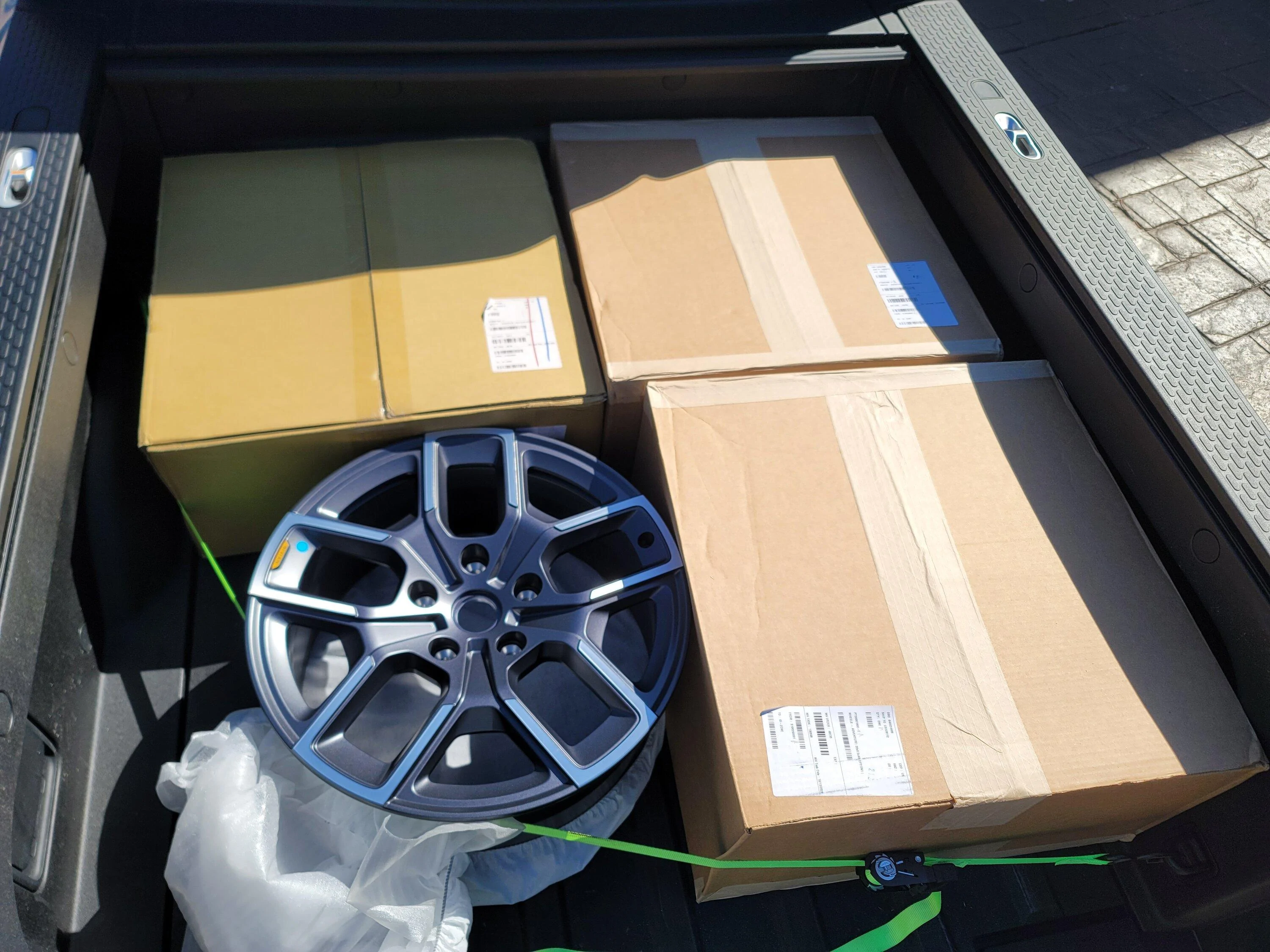 Rivian R1T R1S Just bought new OEM factory 20" AT wheels 20221020_130137