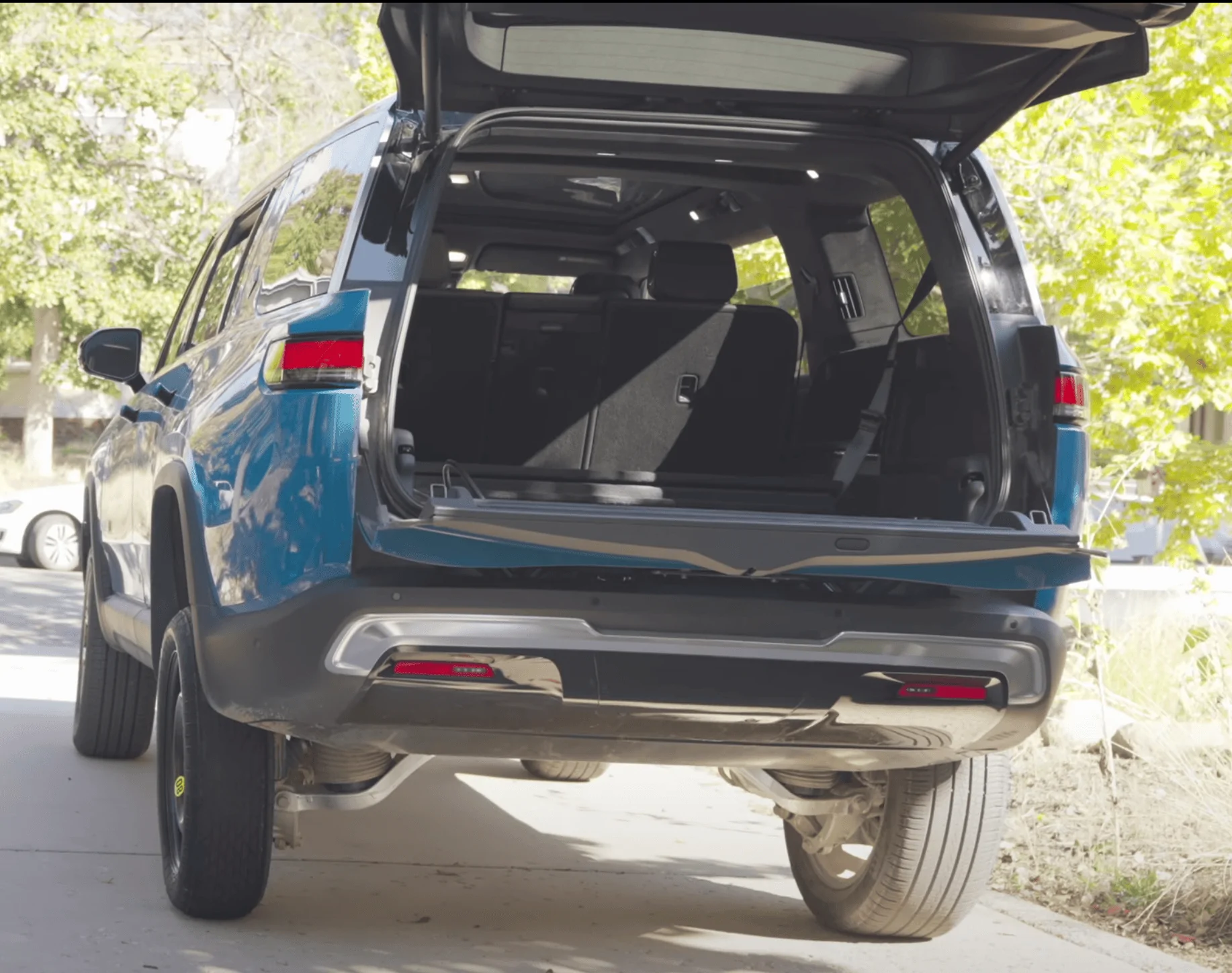Rivian R1T R1S Picture request: R1S compact spare wheel Screen Shot 2022-10-20 at 6.28.24 PM